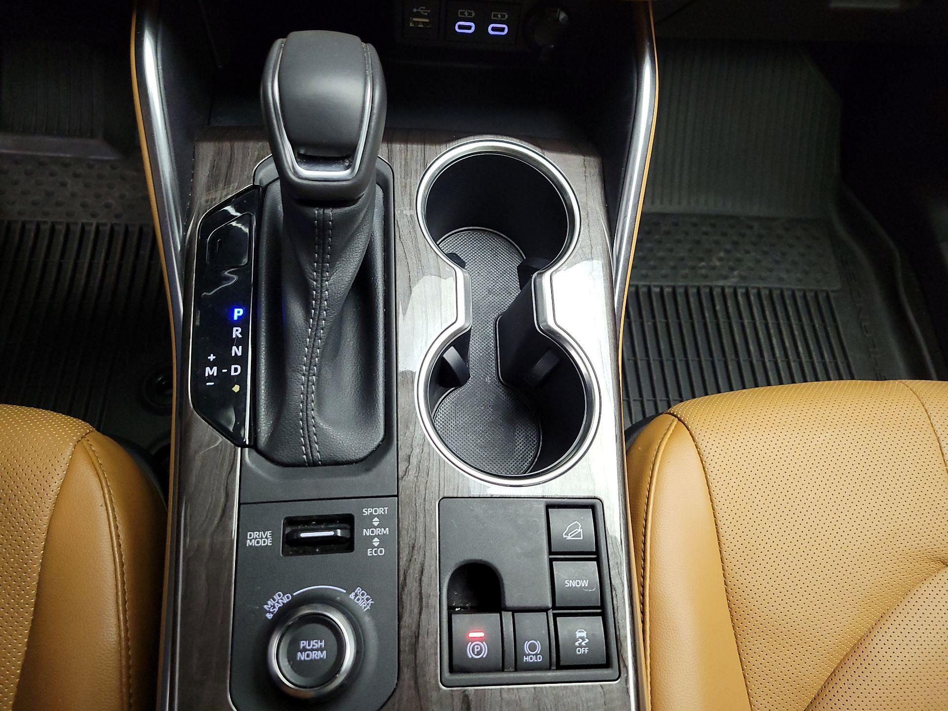 Thumbnail: 2023 Toyota Highlander - 17