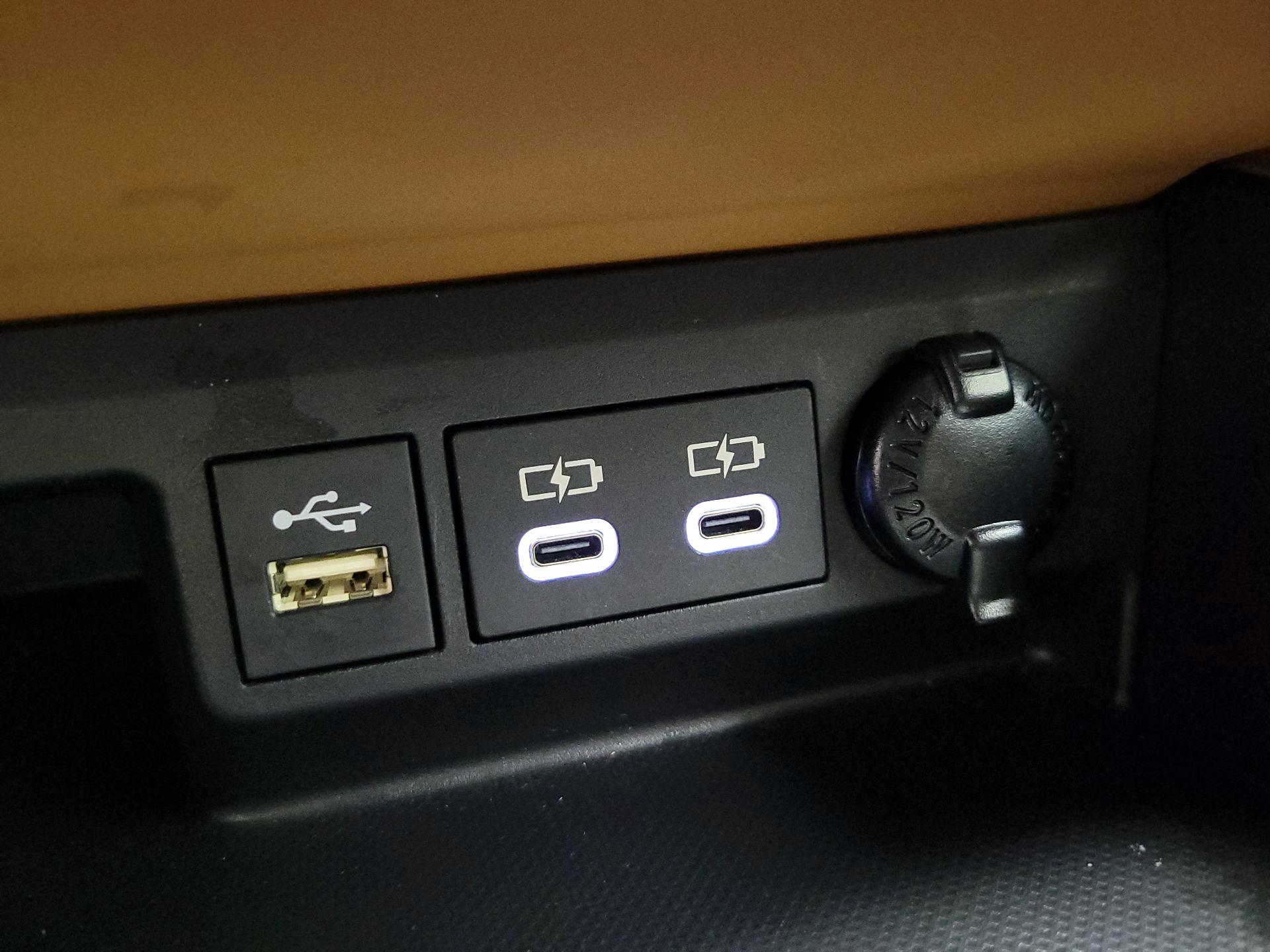 Thumbnail: 2023 Toyota Highlander - 18