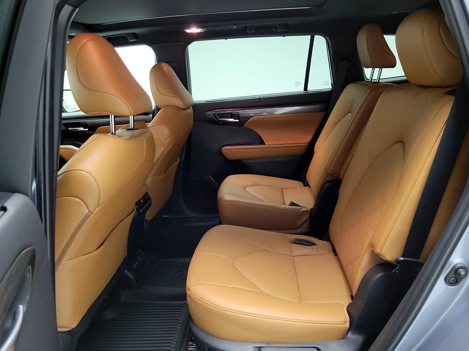 Thumbnail: 2023 Toyota Highlander - 19