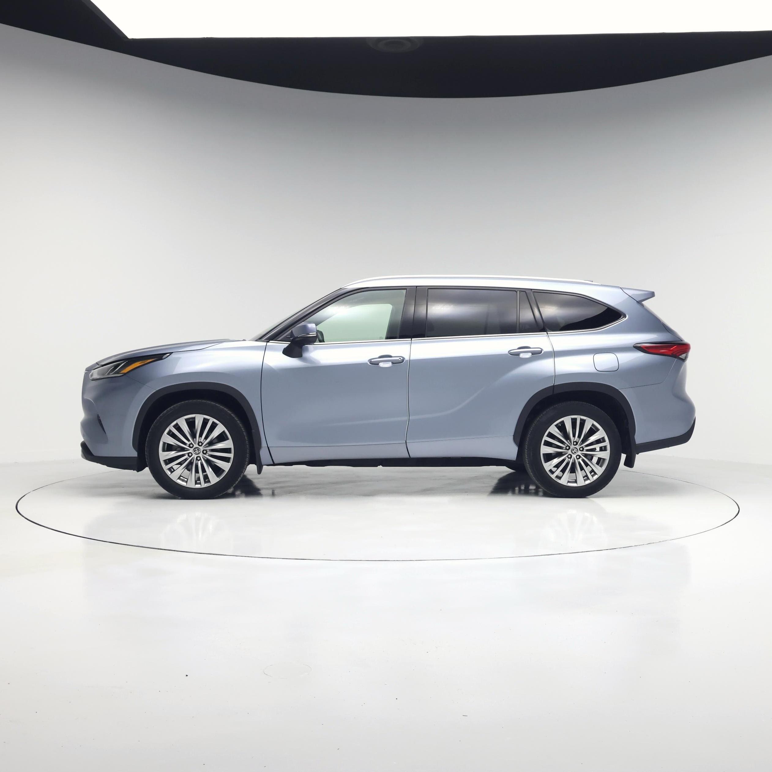 Thumbnail: 2023 Toyota Highlander - 3