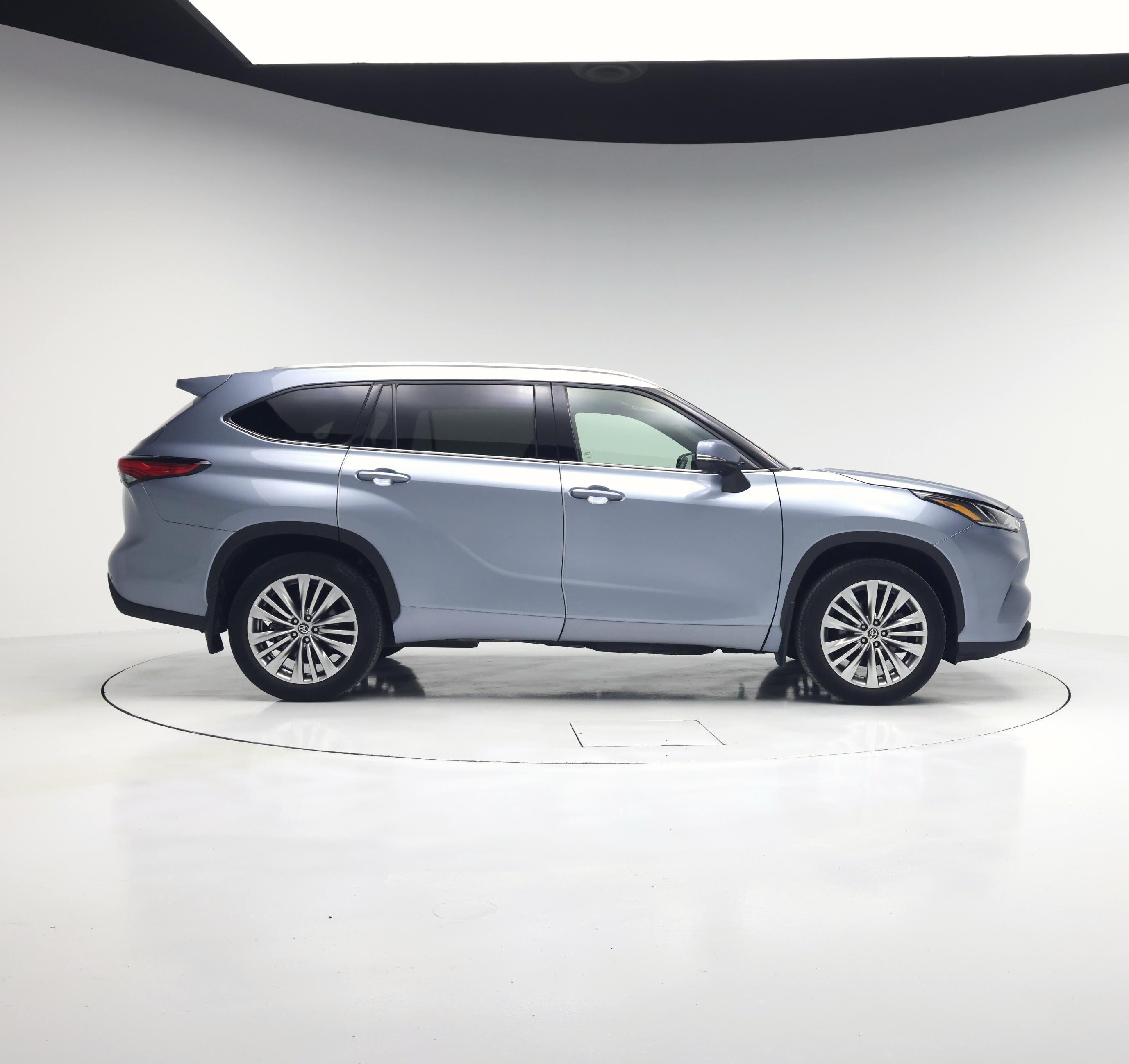 Thumbnail: 2023 Toyota Highlander - 7