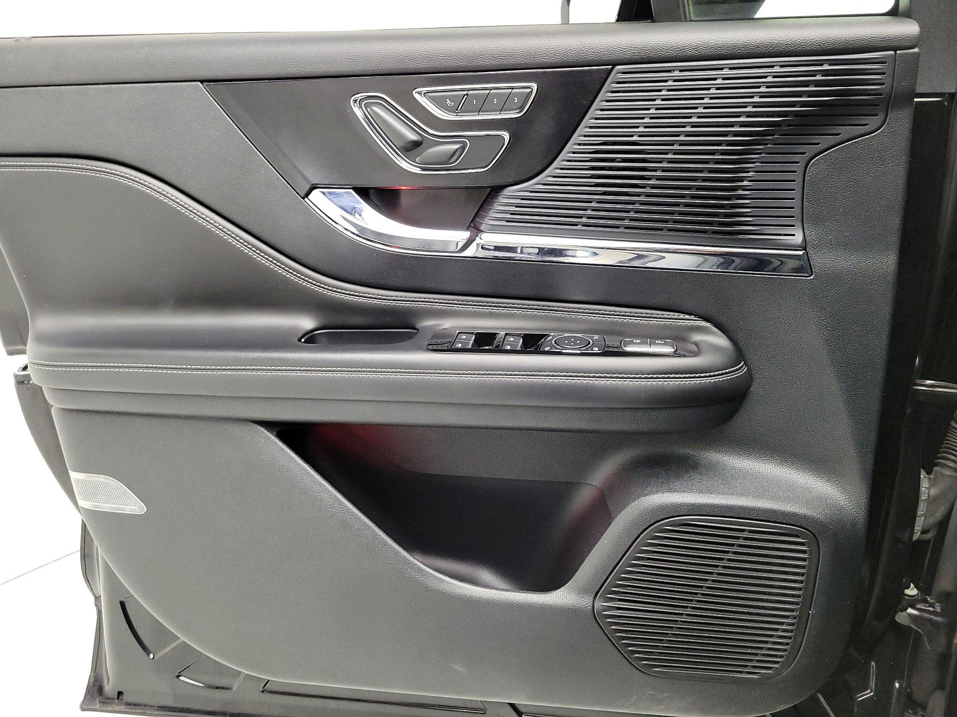 Thumbnail: 2020 Lincoln Corsair - 12