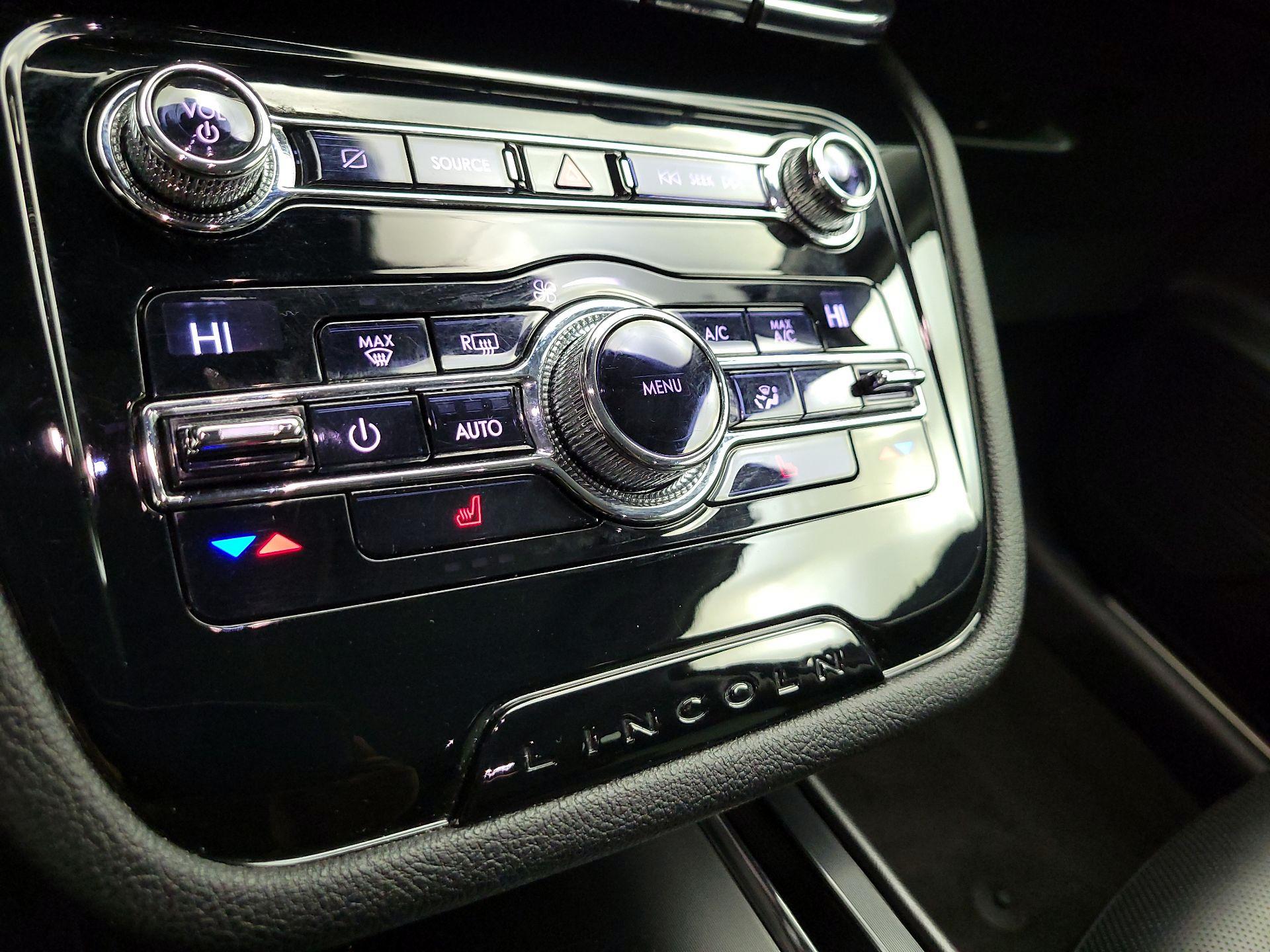 Thumbnail: 2020 Lincoln Corsair - 14