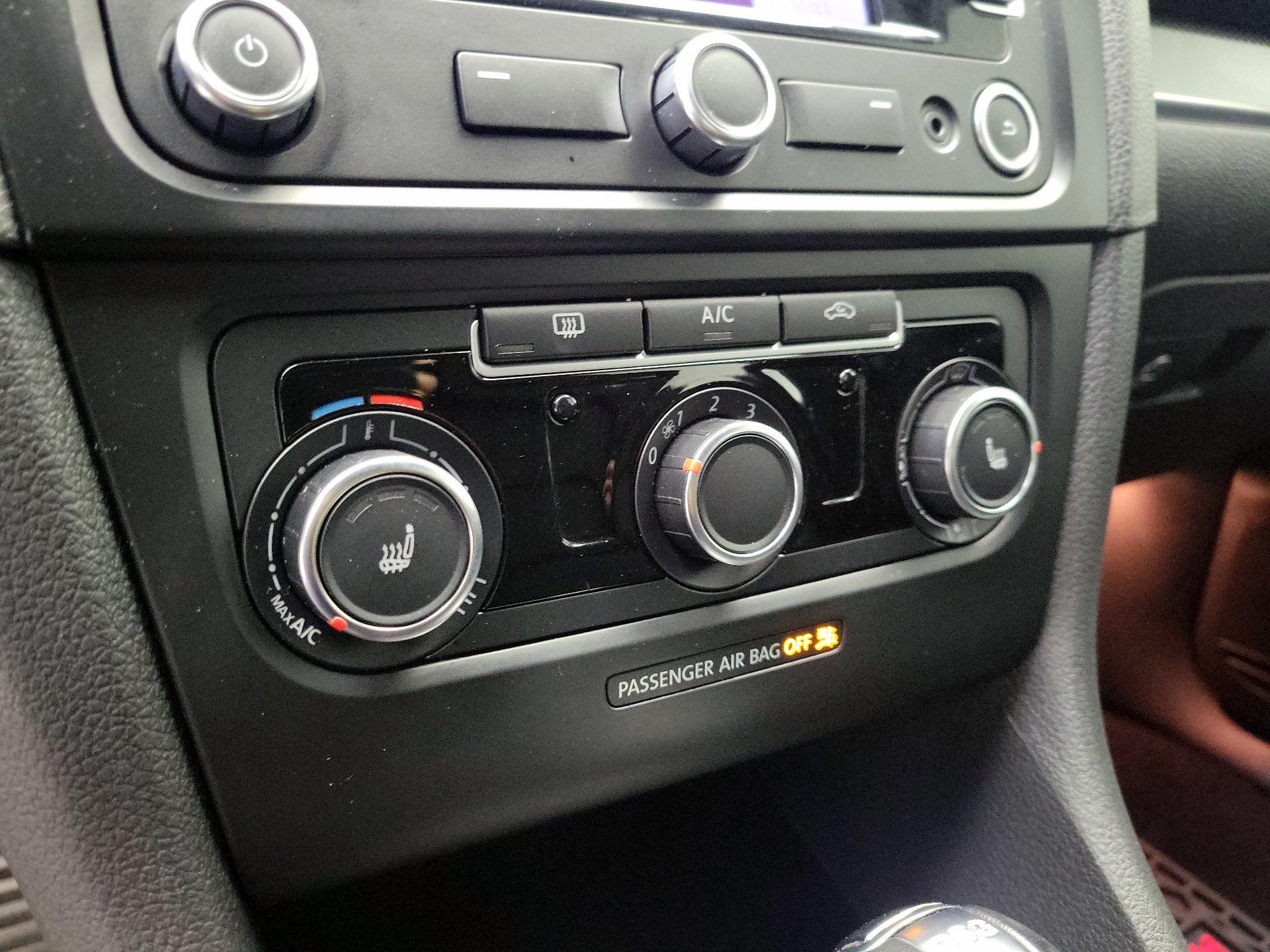 Thumbnail: 2014 Volkswagen Golf - 14