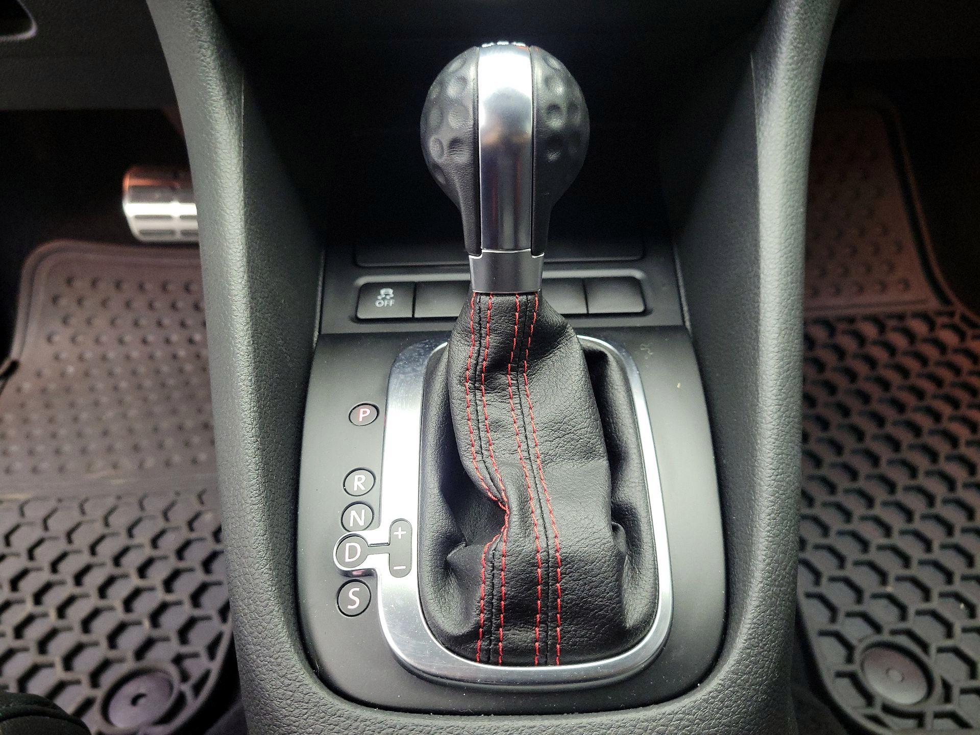 Thumbnail: 2014 Volkswagen Golf - 15