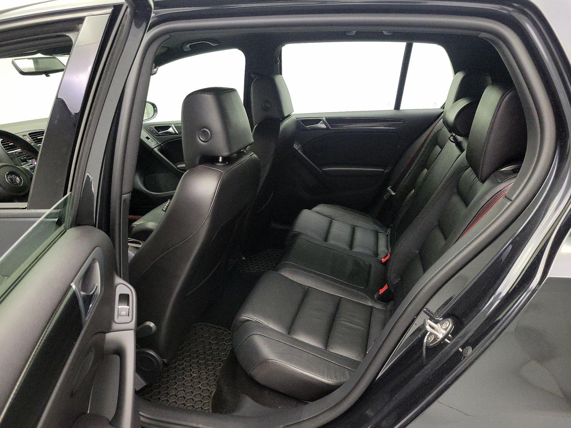 Thumbnail: 2014 Volkswagen Golf - 17