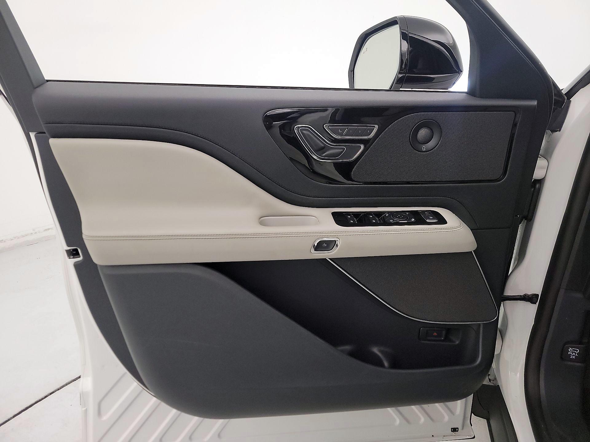 Thumbnail: 2025 Lincoln Aviator - 12