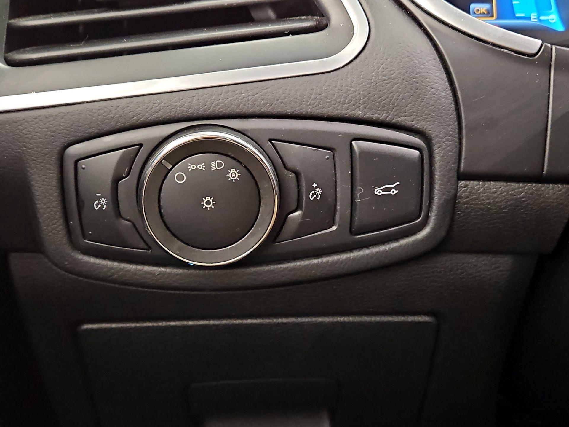 Thumbnail: 2017 Ford Edge - 13