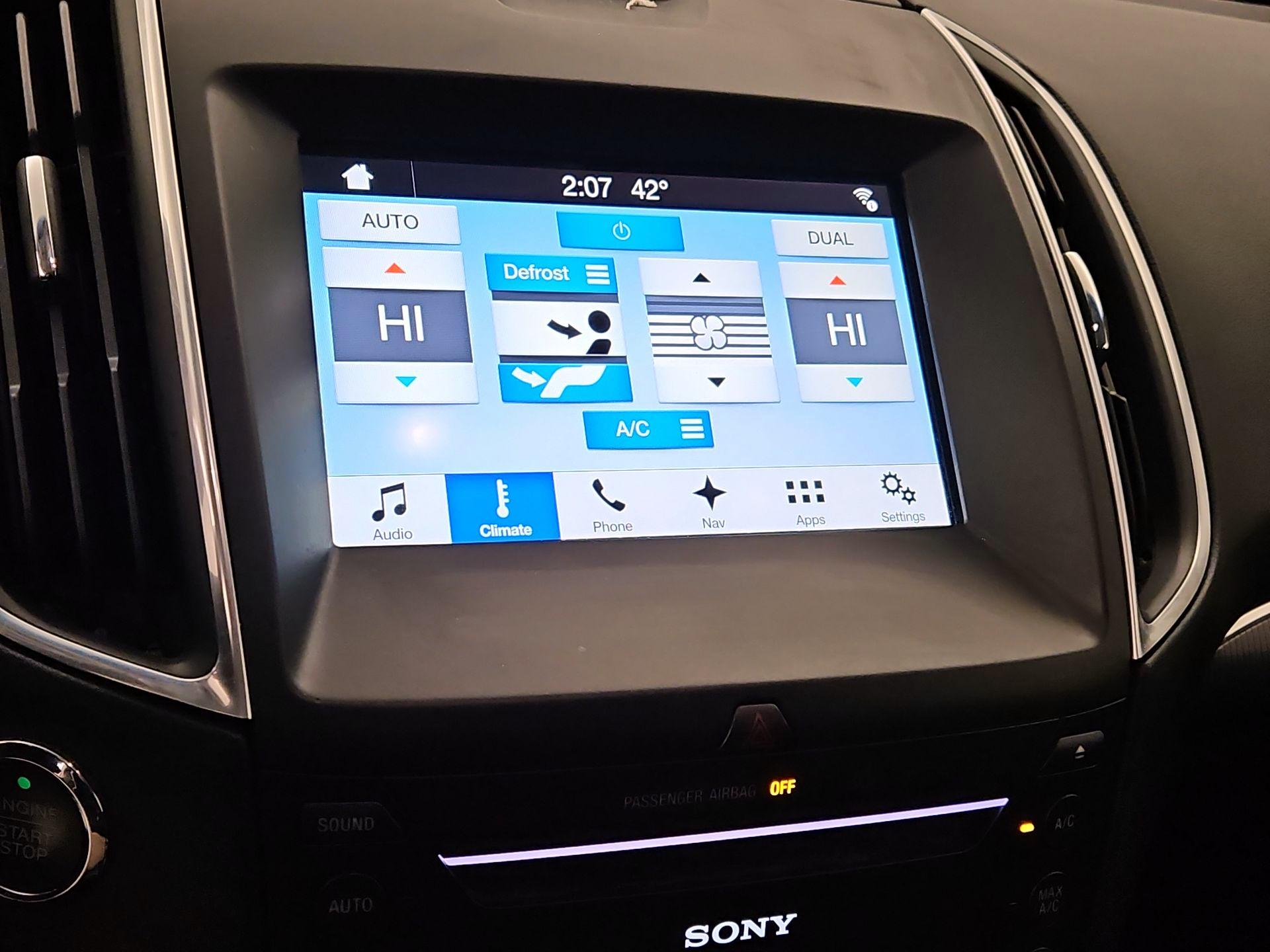 Thumbnail: 2017 Ford Edge - 17