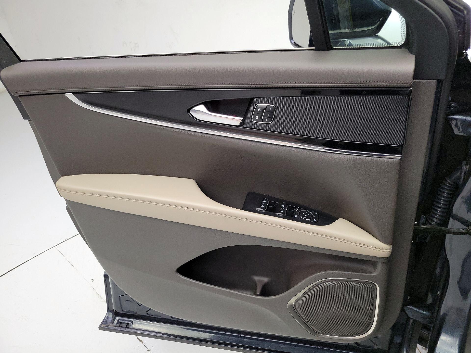 Thumbnail: 2023 Lincoln Nautilus - 12