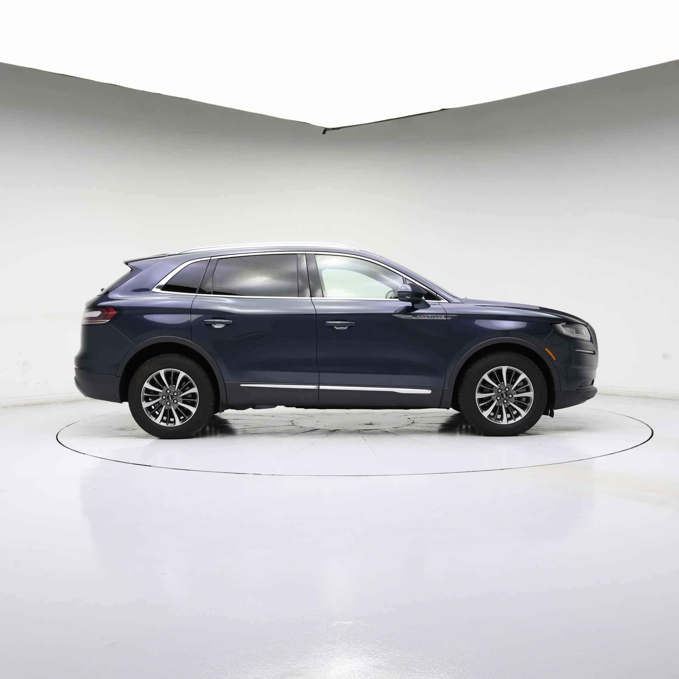 Thumbnail: 2023 Lincoln Nautilus - 3