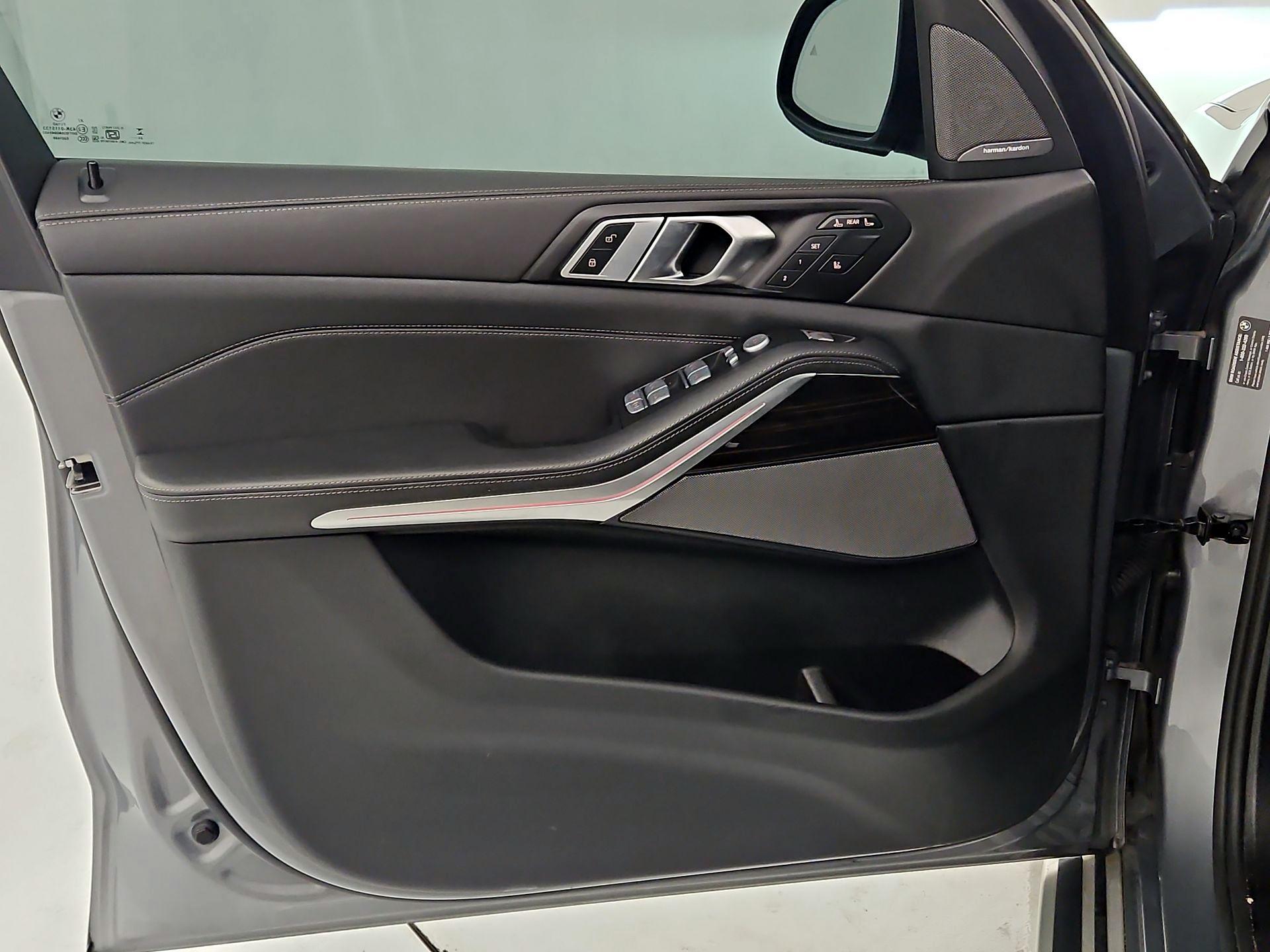 Thumbnail: 2025 BMW X7 - 12