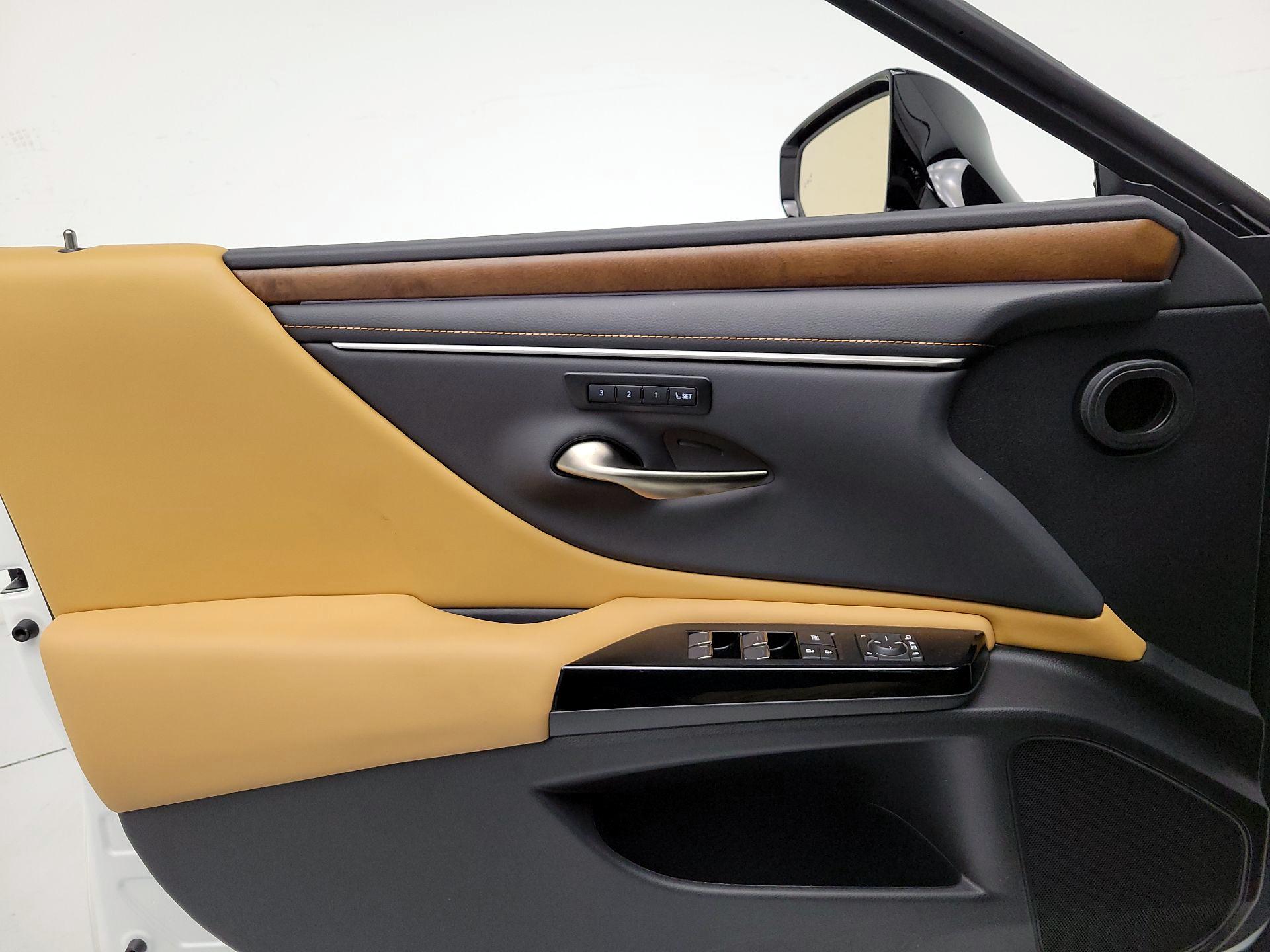 Thumbnail: 2025 Lexus ES - 12