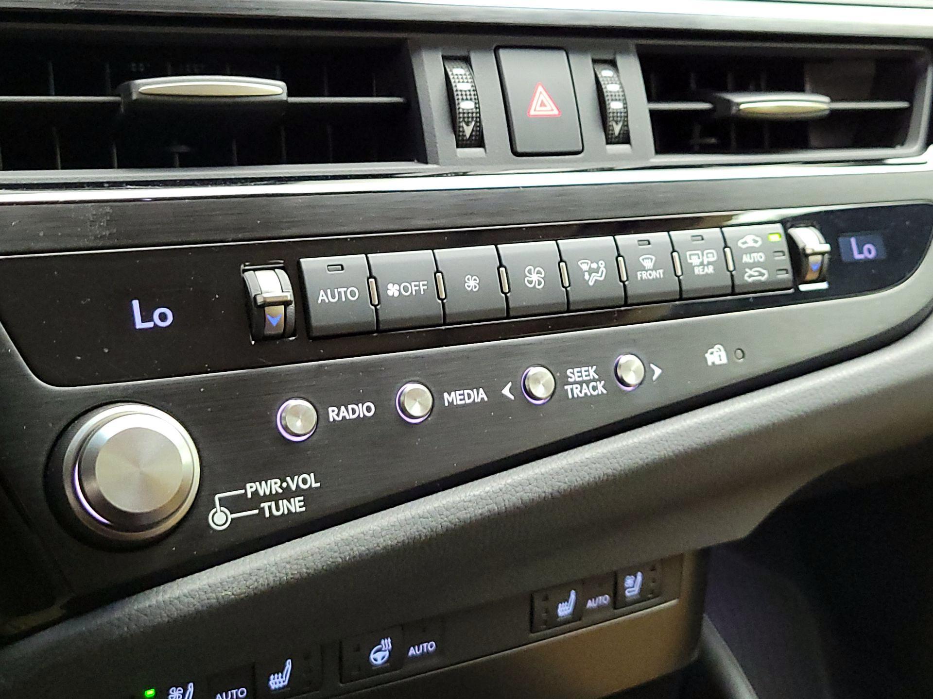 Thumbnail: 2025 Lexus ES - 16