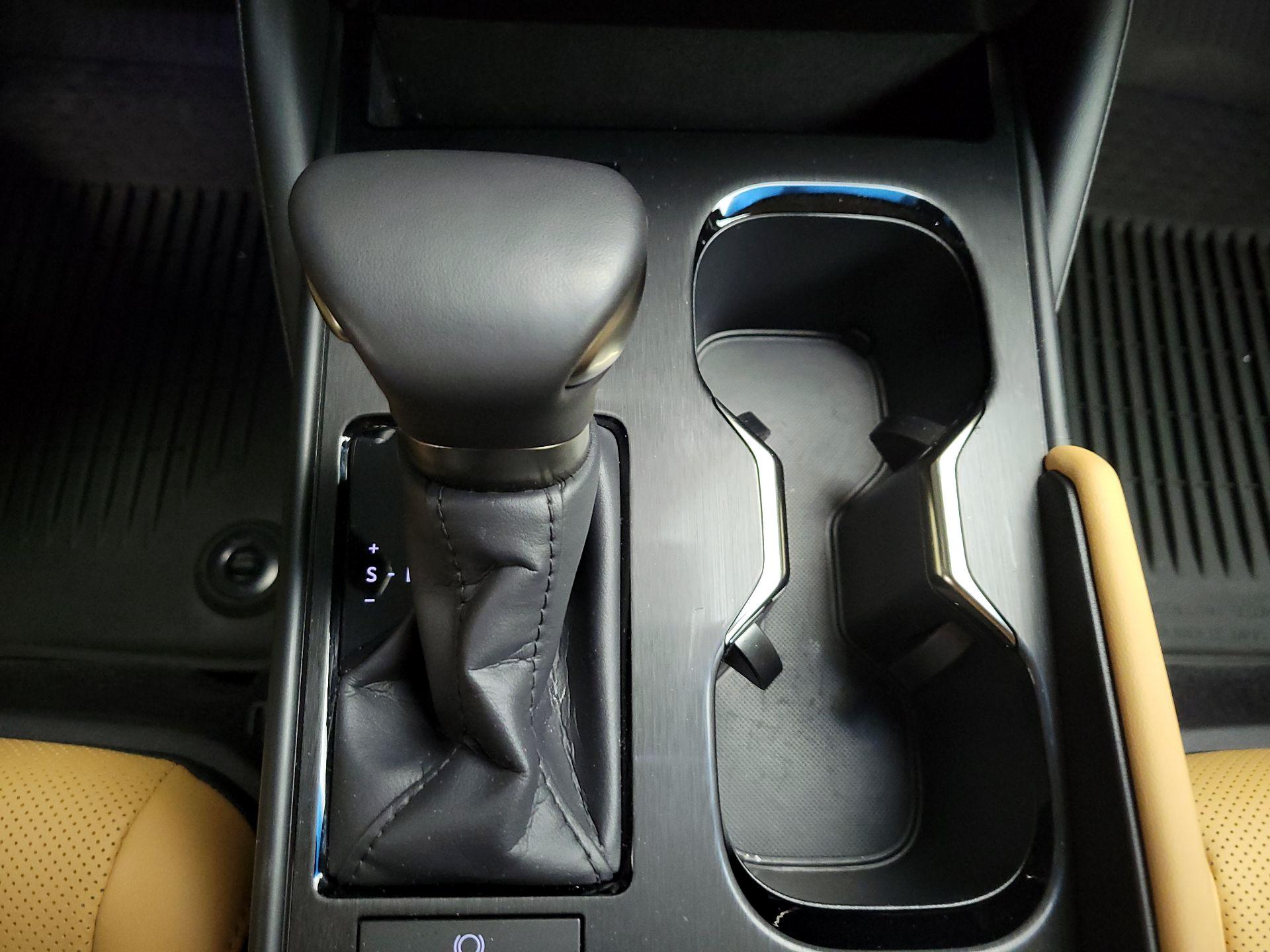 Thumbnail: 2025 Lexus ES - 17