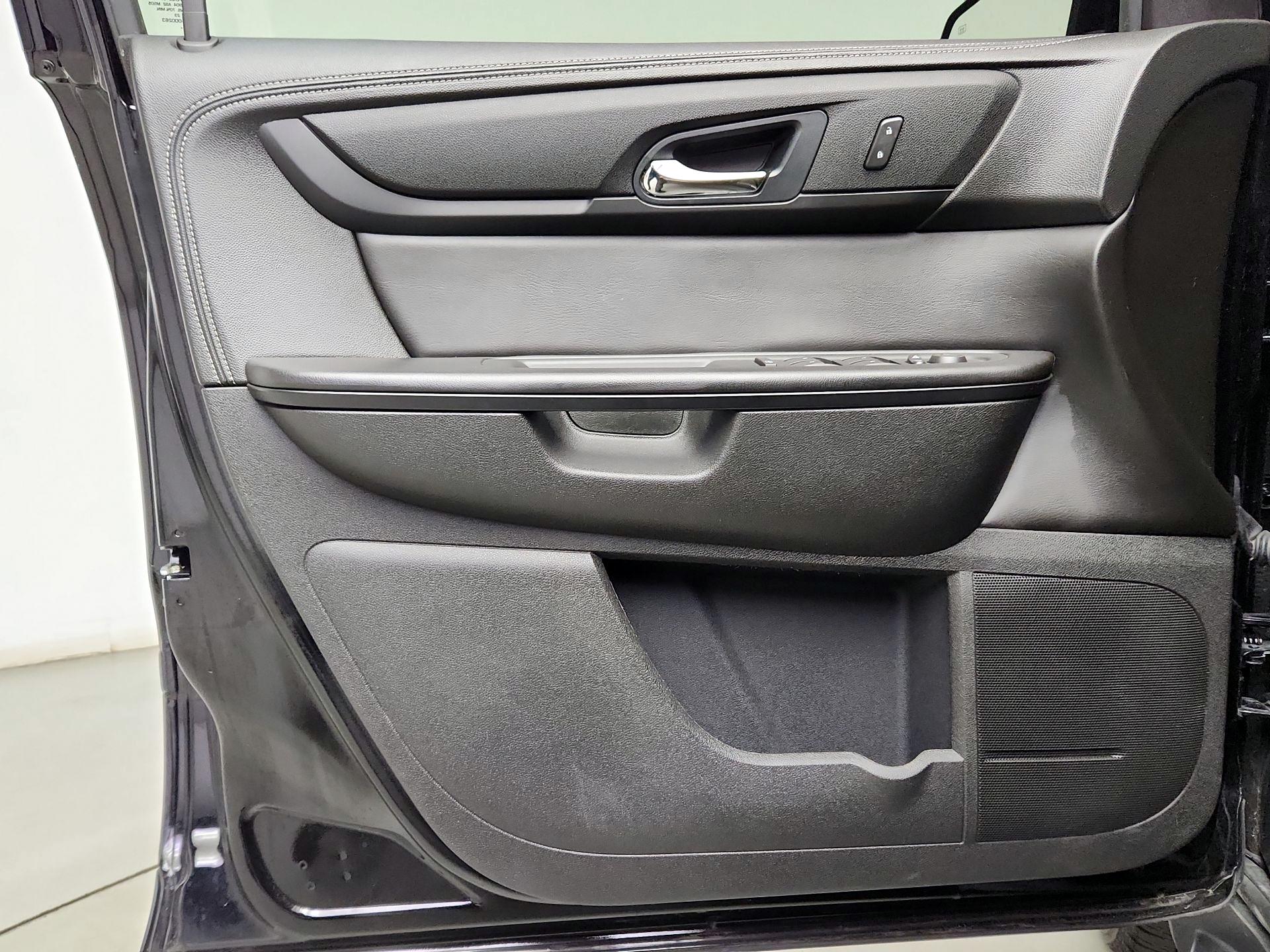 Thumbnail: 2016 Chevrolet Traverse - 12