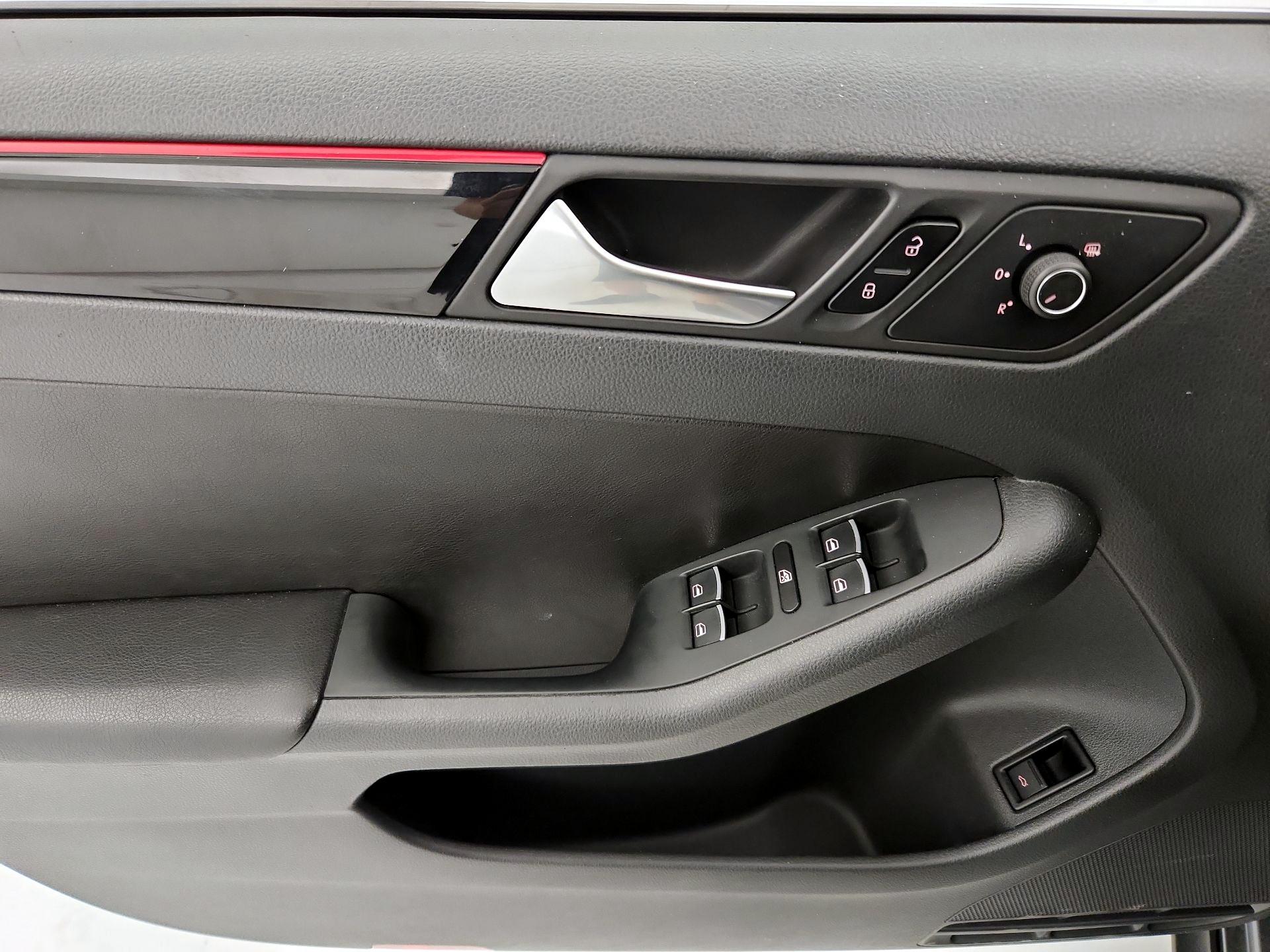 Thumbnail: 2016 Volkswagen Jetta - 12