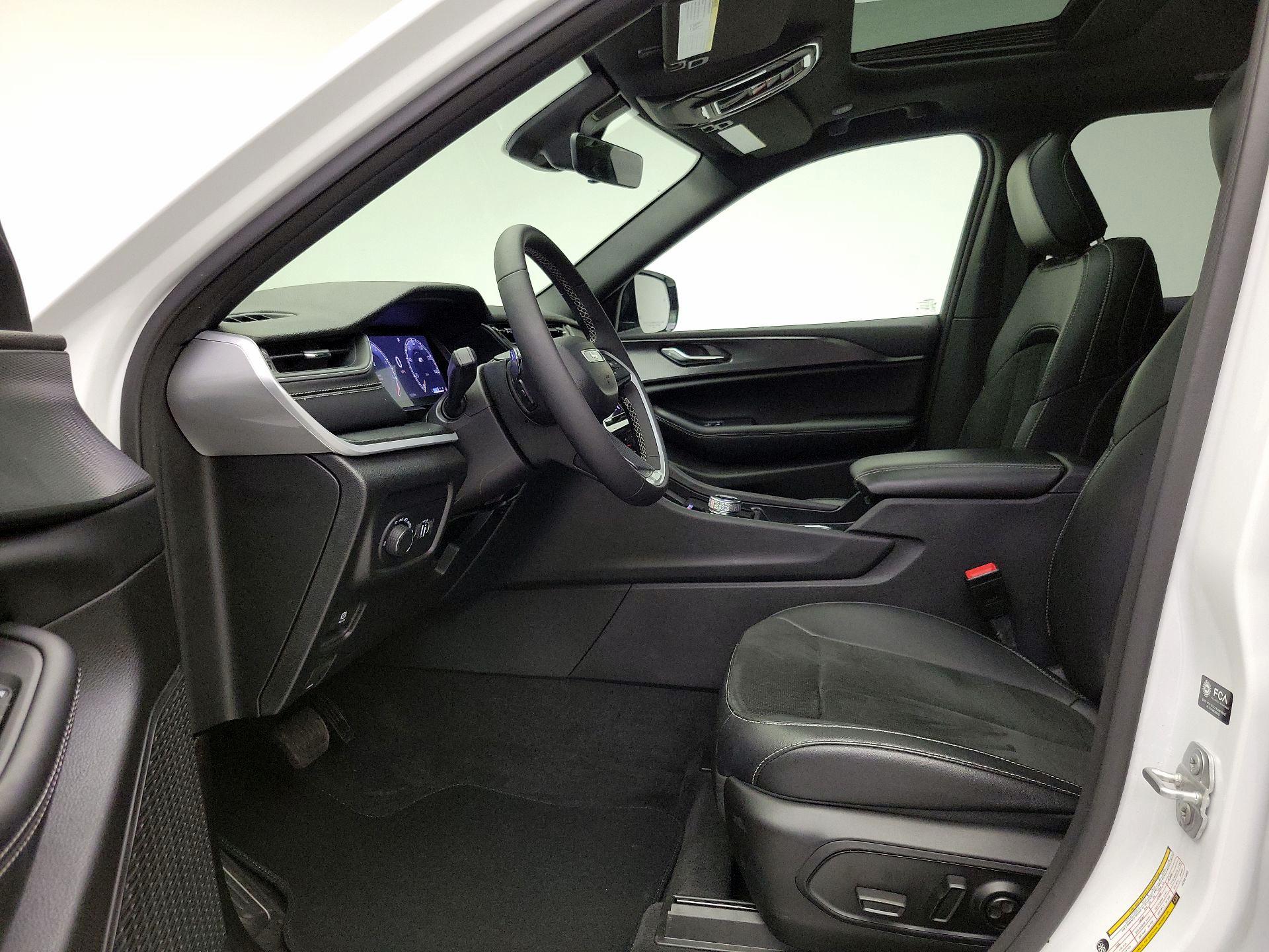 Thumbnail: 2025 Jeep Grand Cherokee - 11