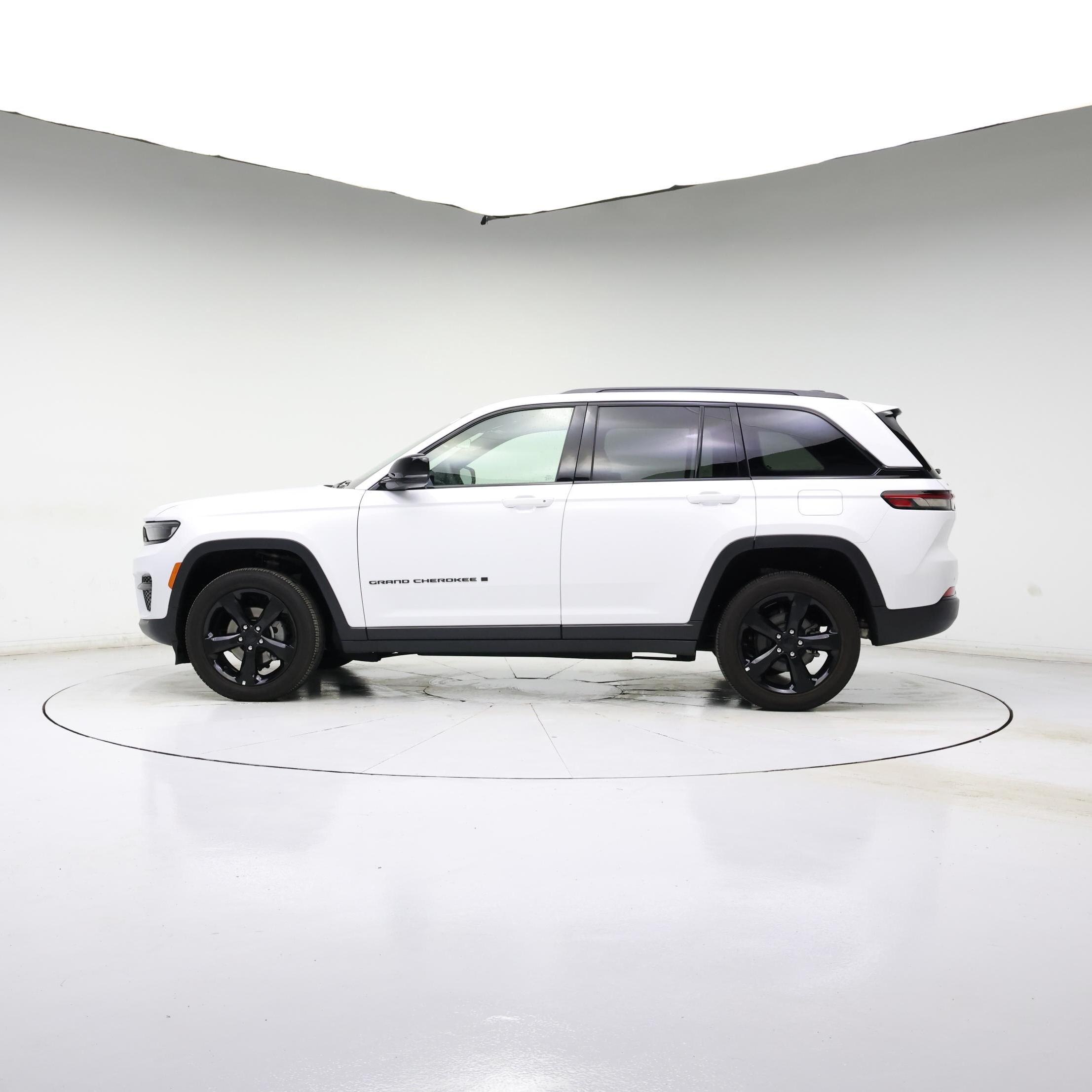 Thumbnail: 2025 Jeep Grand Cherokee - 3