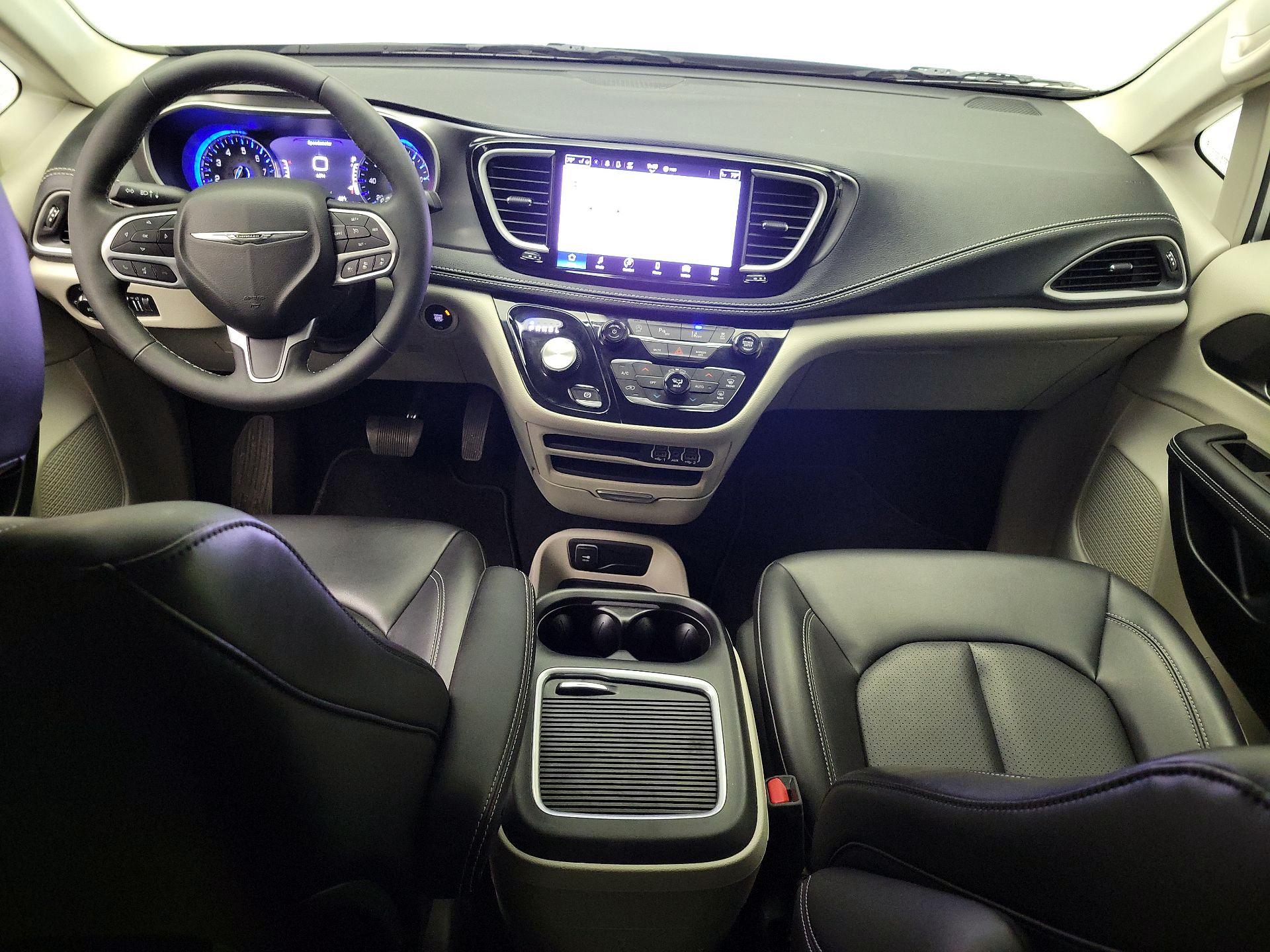 Thumbnail: 2023 Chrysler Pacifica - 9