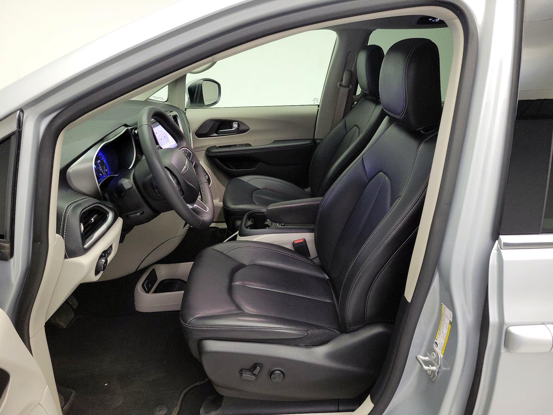 Thumbnail: 2023 Chrysler Pacifica - 11