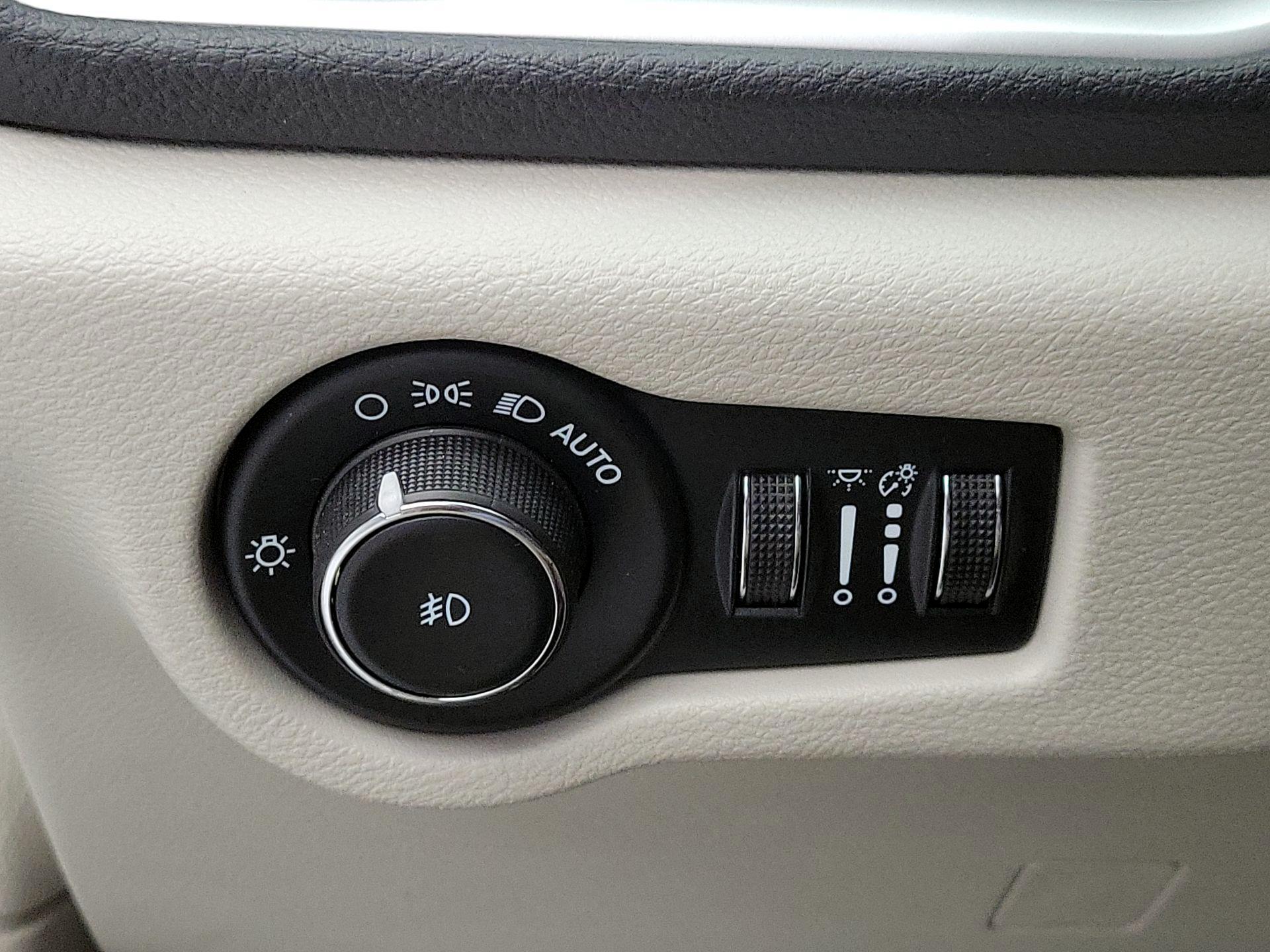 Thumbnail: 2023 Chrysler Pacifica - 13