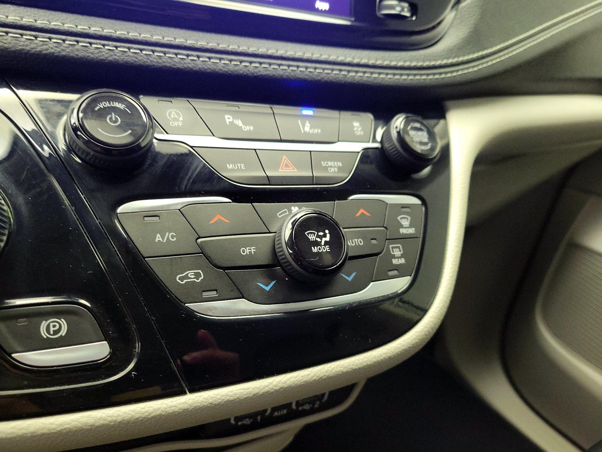 Thumbnail: 2023 Chrysler Pacifica - 16