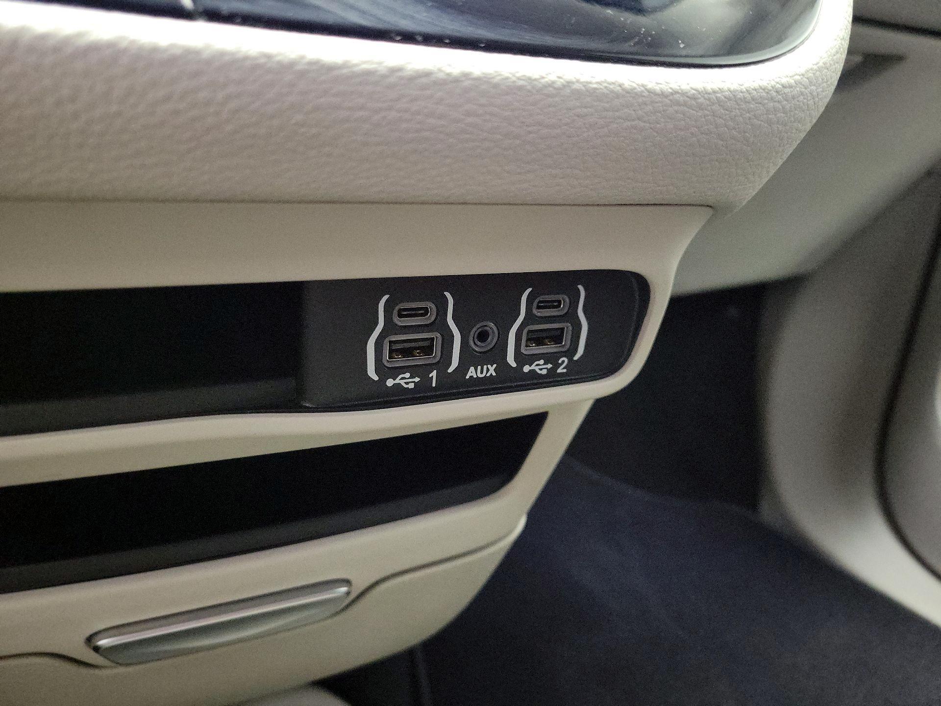 Thumbnail: 2023 Chrysler Pacifica - 18