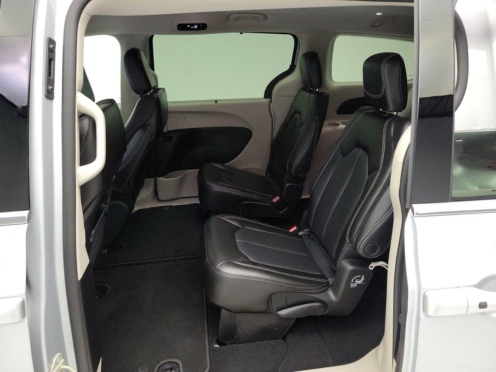 Thumbnail: 2023 Chrysler Pacifica - 19