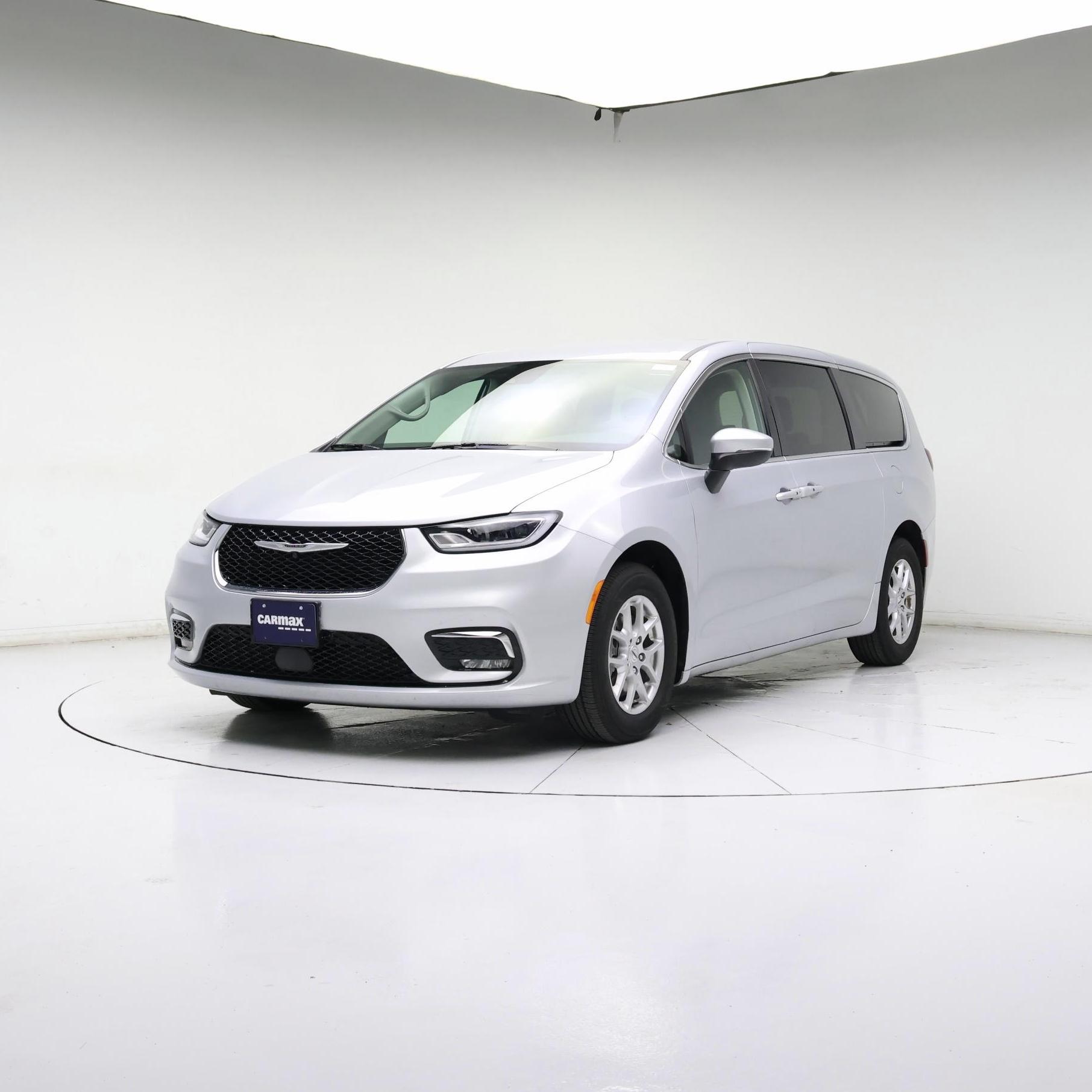 Thumbnail: 2023 Chrysler Pacifica - 4