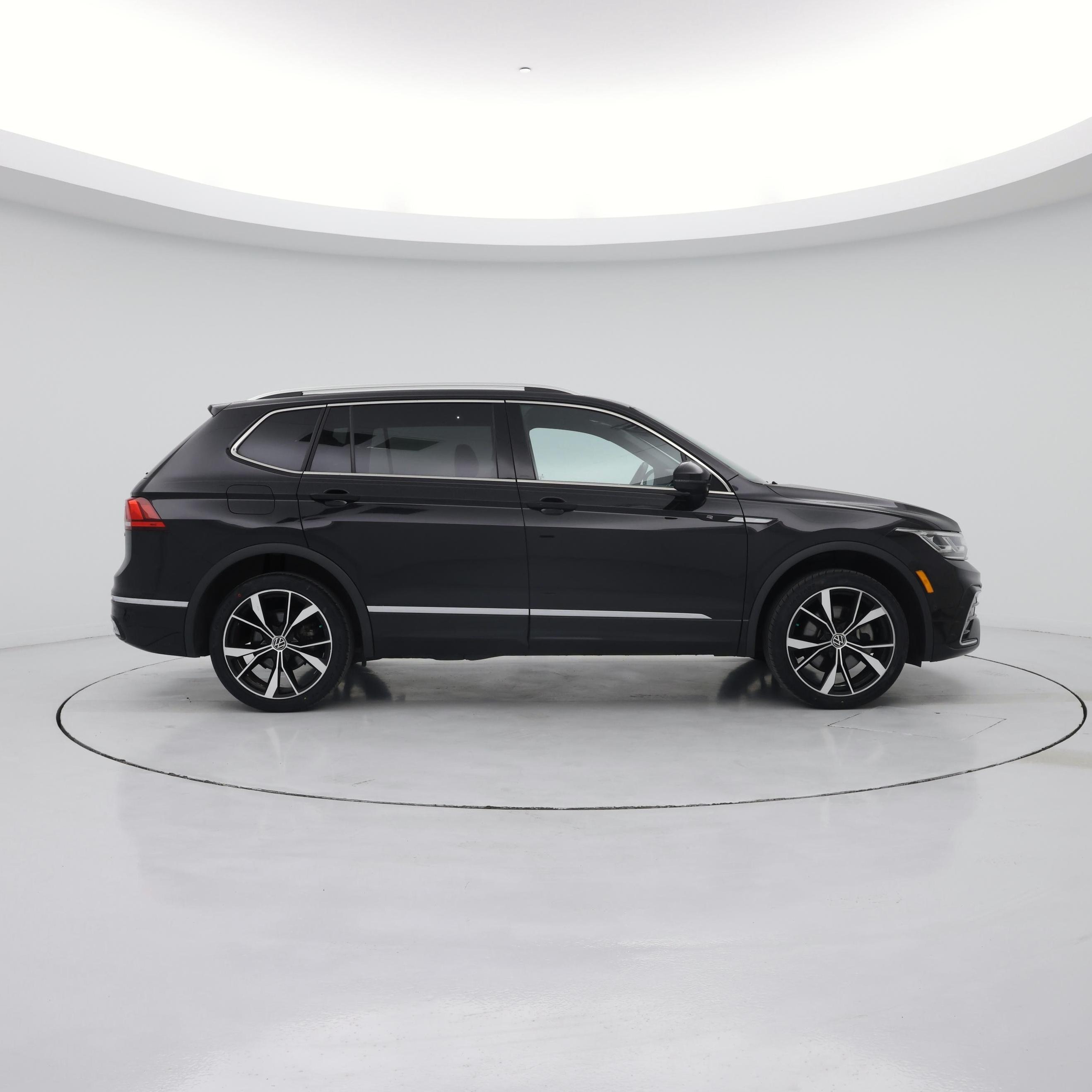 Thumbnail: 2023 Volkswagen Tiguan - 7
