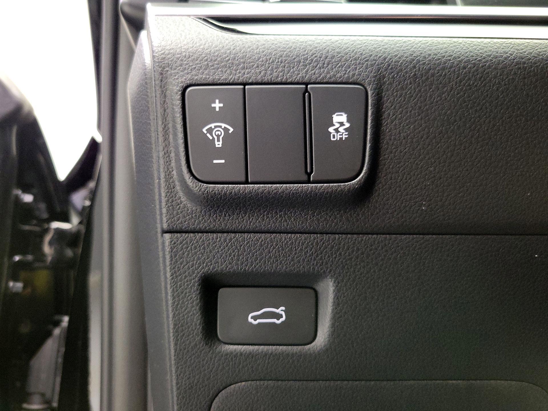 Thumbnail: 2025 Kia K5 - 13