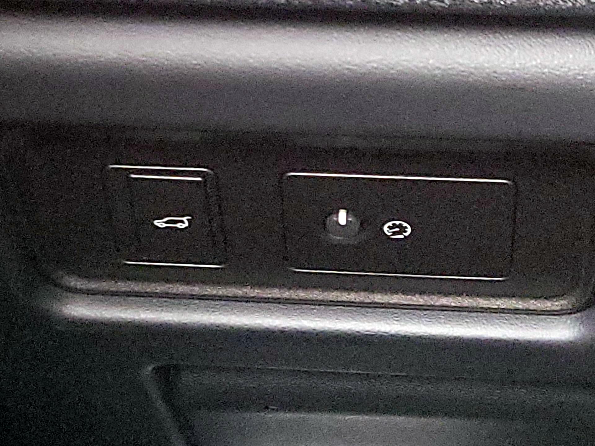 Thumbnail: 2019 Land Rover Range Rover Evoque - 13