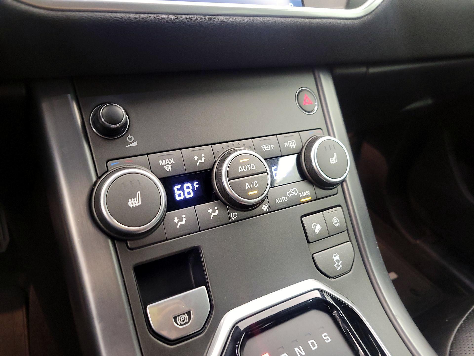 Thumbnail: 2019 Land Rover Range Rover Evoque - 17