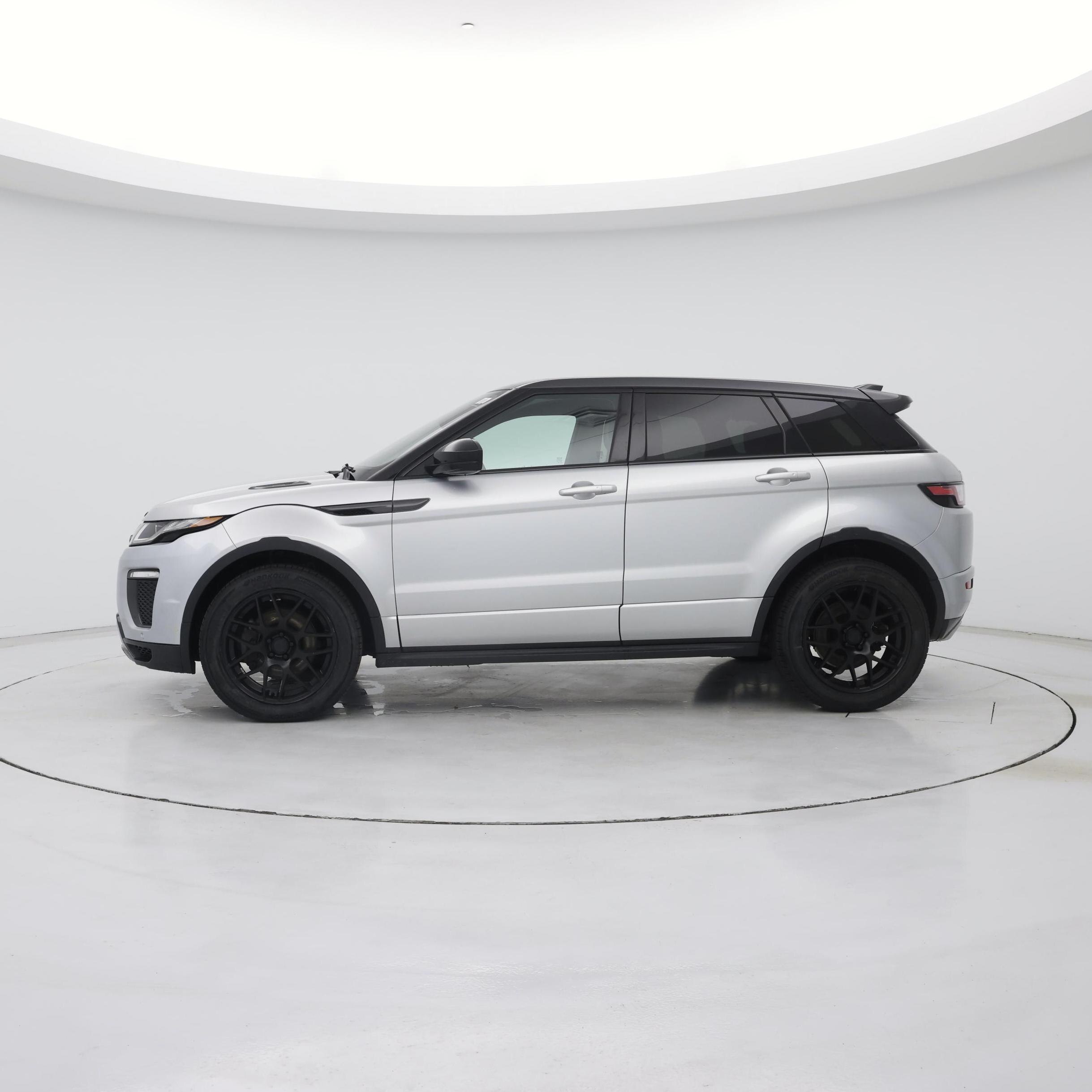 Thumbnail: 2019 Land Rover Range Rover Evoque - 3