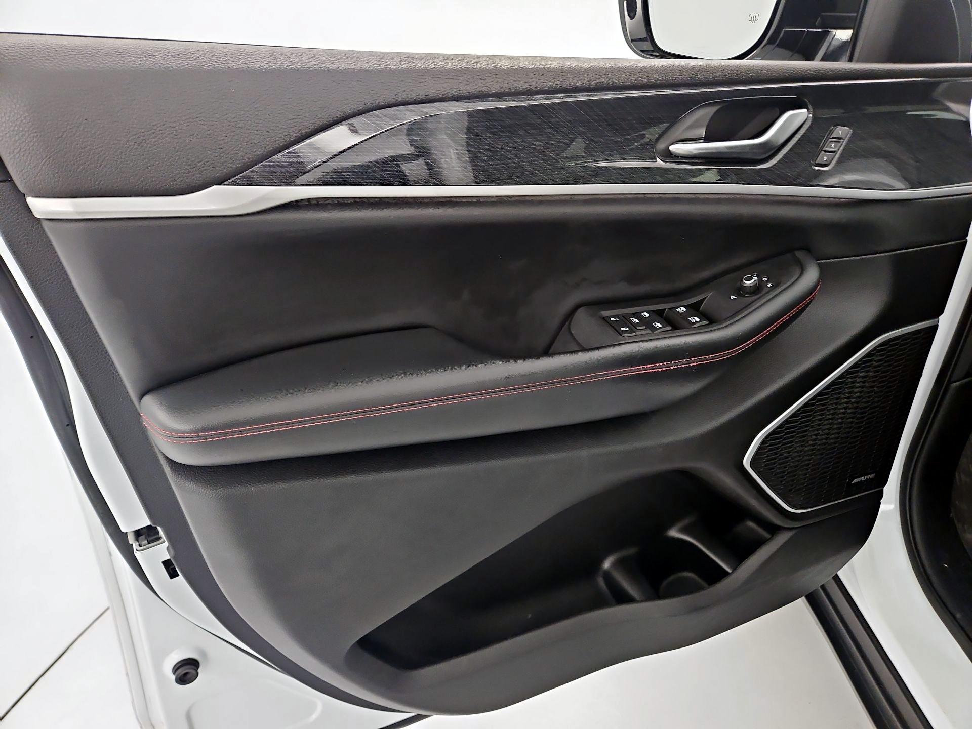 Thumbnail: 2022 Jeep Grand Cherokee - 12