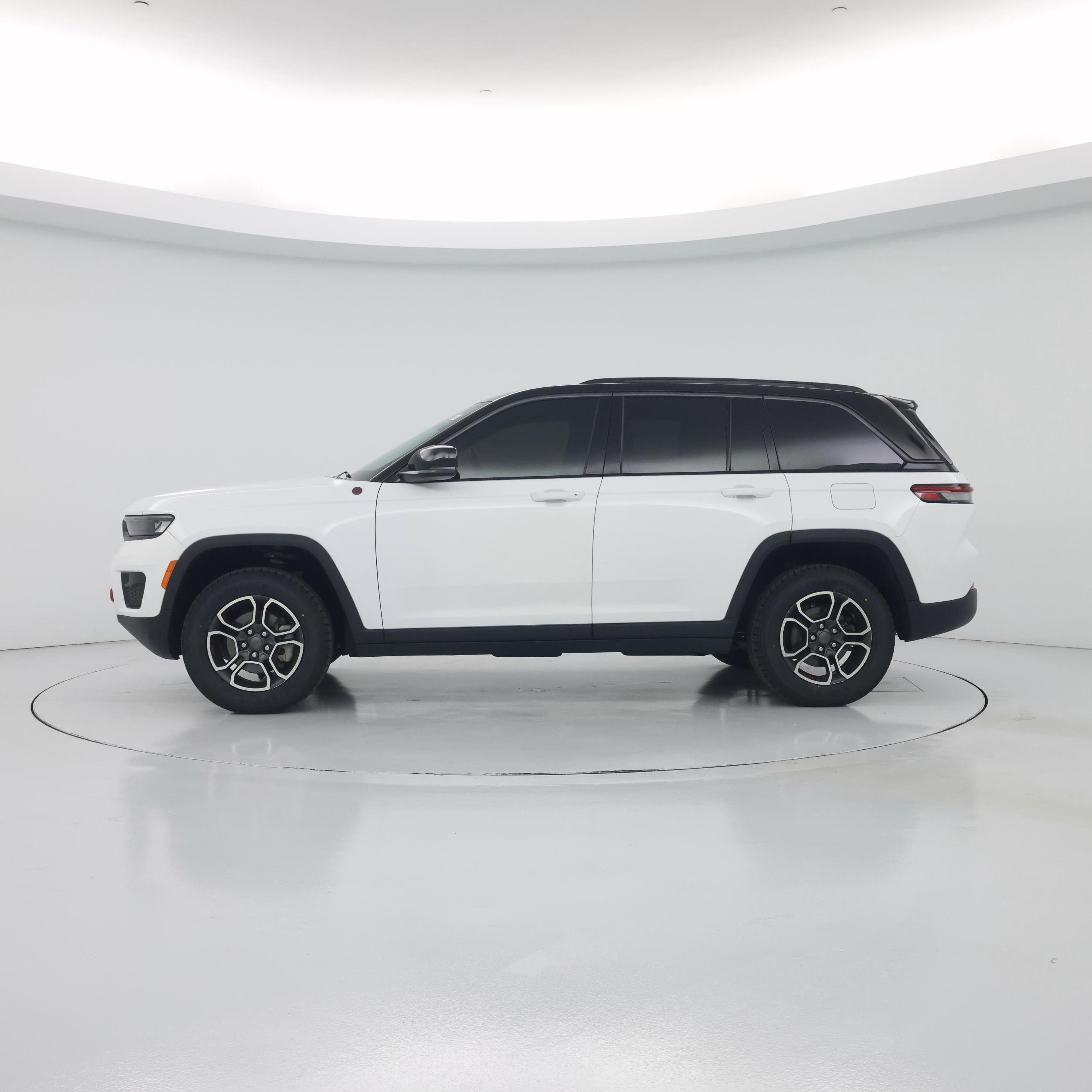 Thumbnail: 2022 Jeep Grand Cherokee - 3