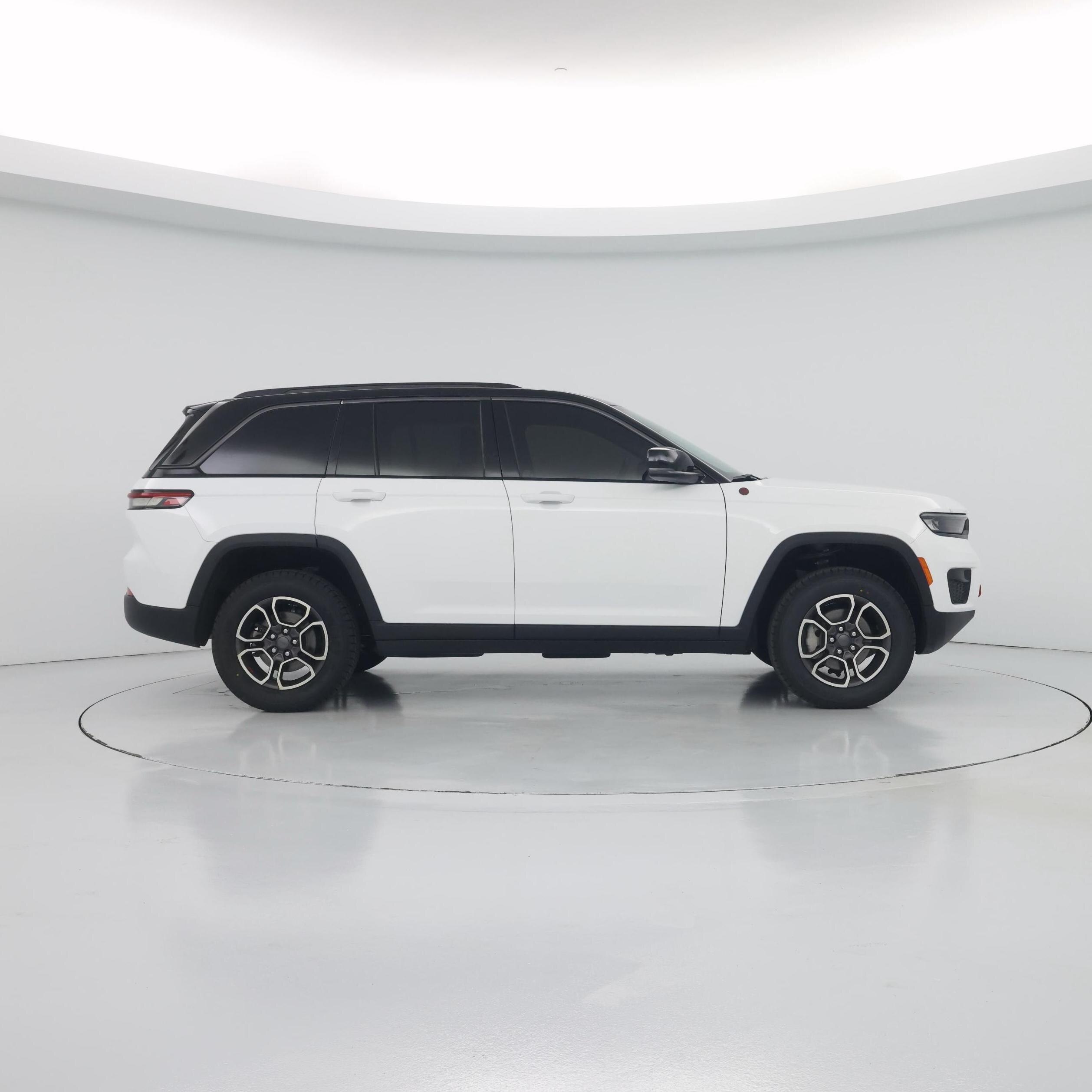 Thumbnail: 2022 Jeep Grand Cherokee - 7