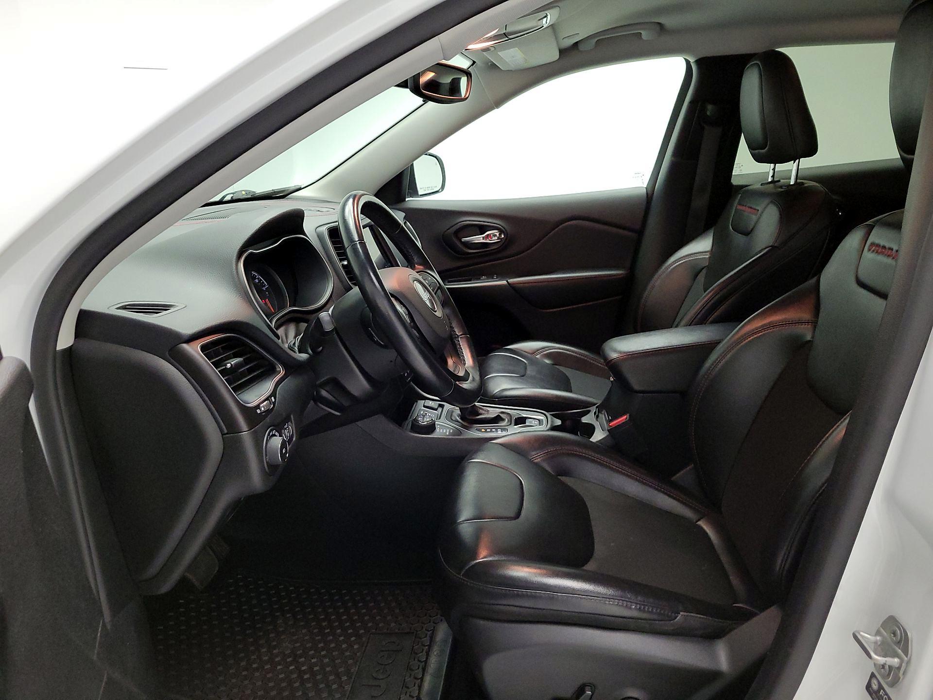 Thumbnail: 2021 Jeep Cherokee - 11