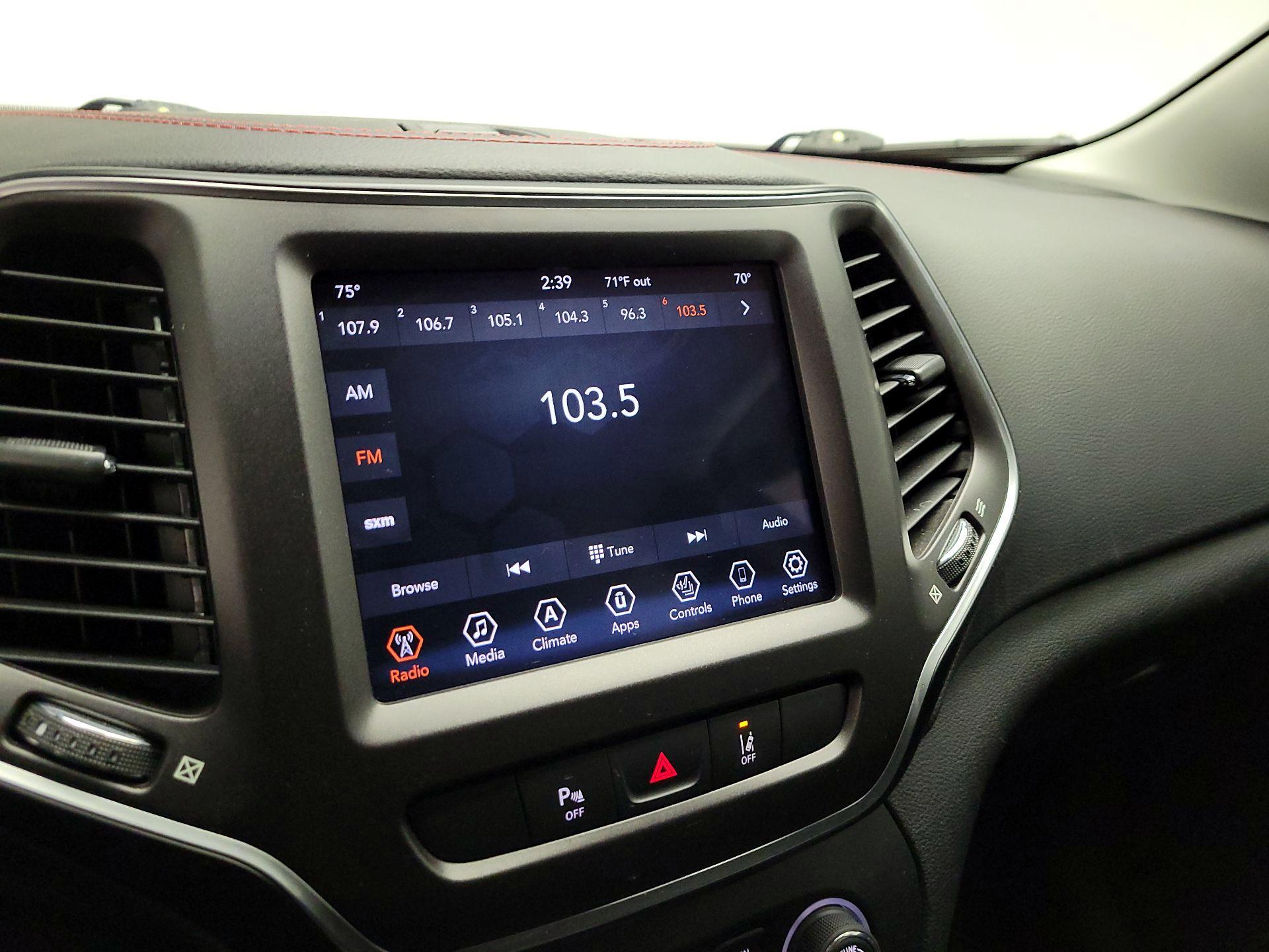 Thumbnail: 2021 Jeep Cherokee - 14