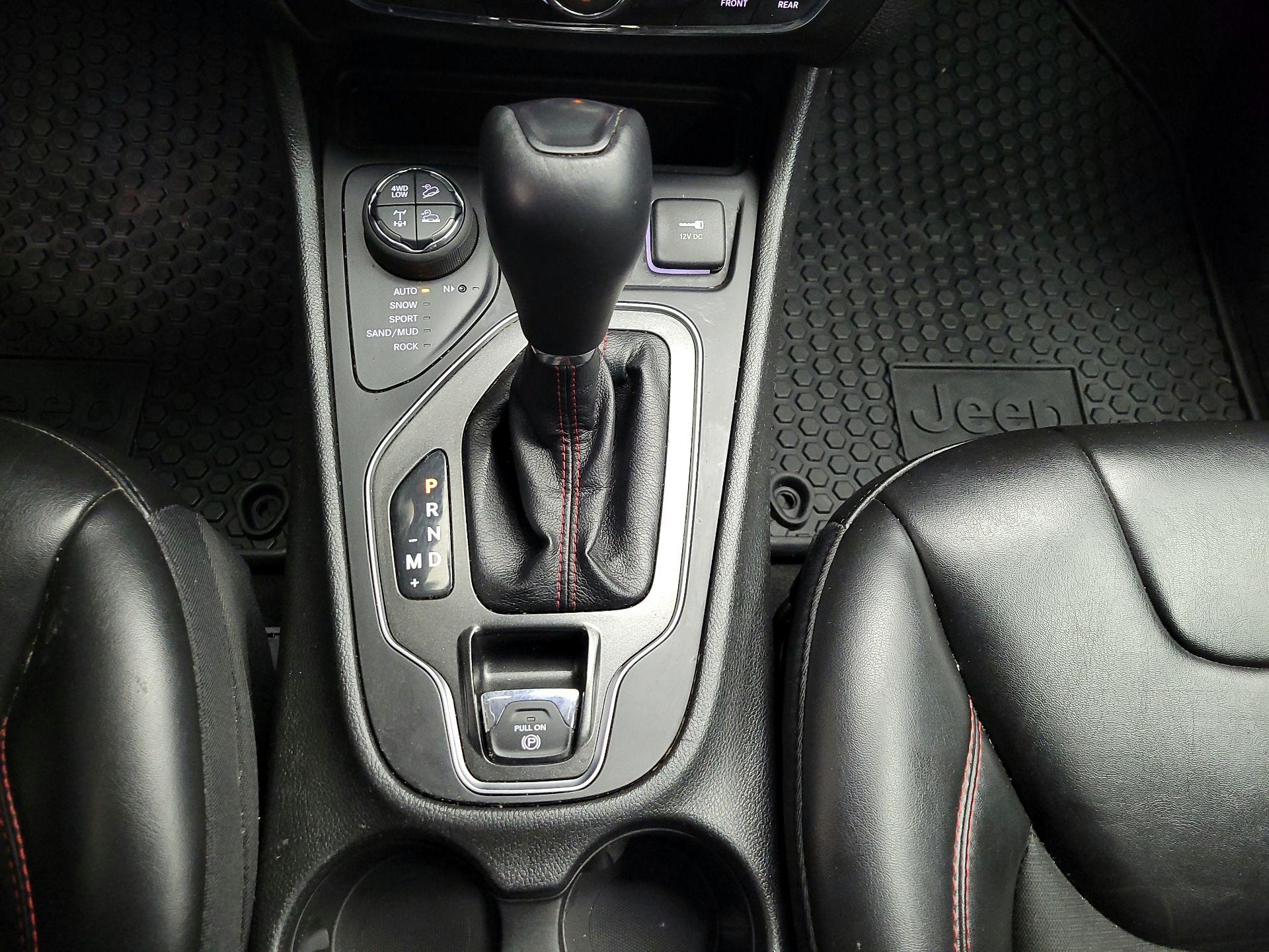 Thumbnail: 2021 Jeep Cherokee - 16