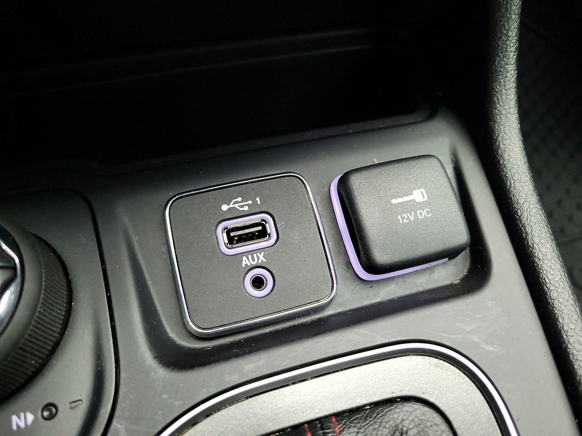 Thumbnail: 2021 Jeep Cherokee - 17