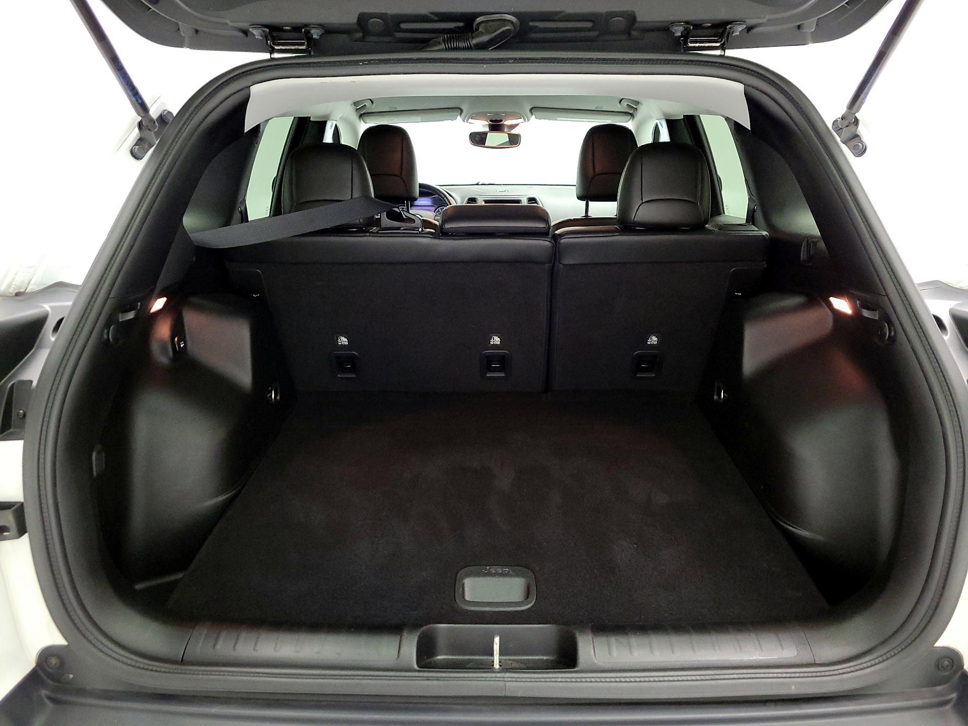 Thumbnail: 2021 Jeep Cherokee - 19