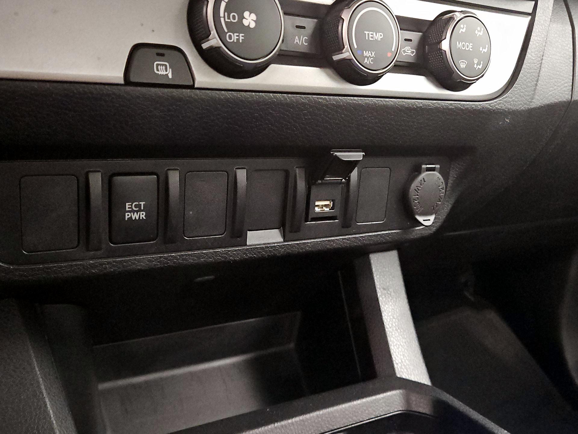 Thumbnail: 2022 Toyota Tacoma - 18