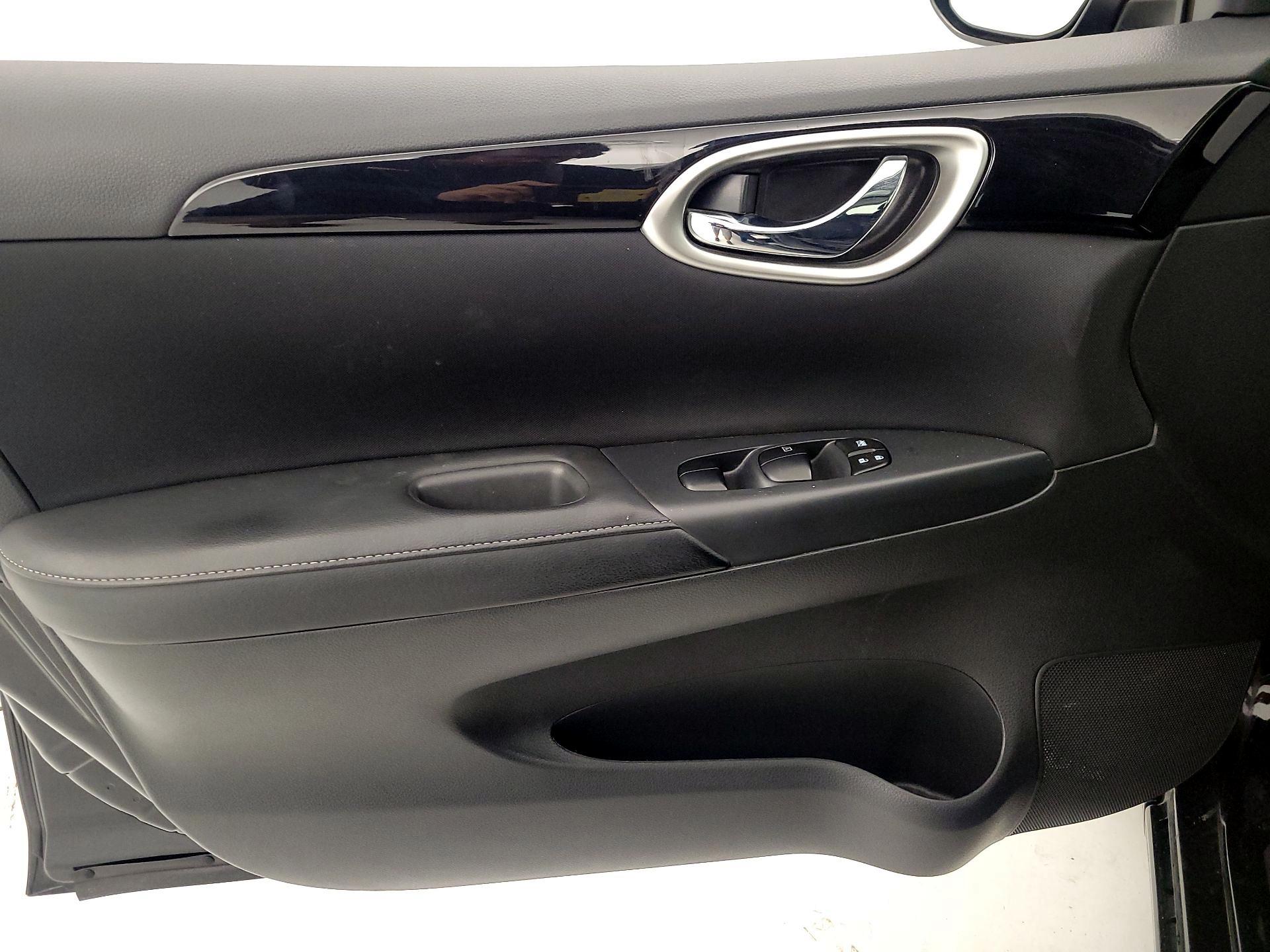 Thumbnail: 2016 Nissan Sentra - 12