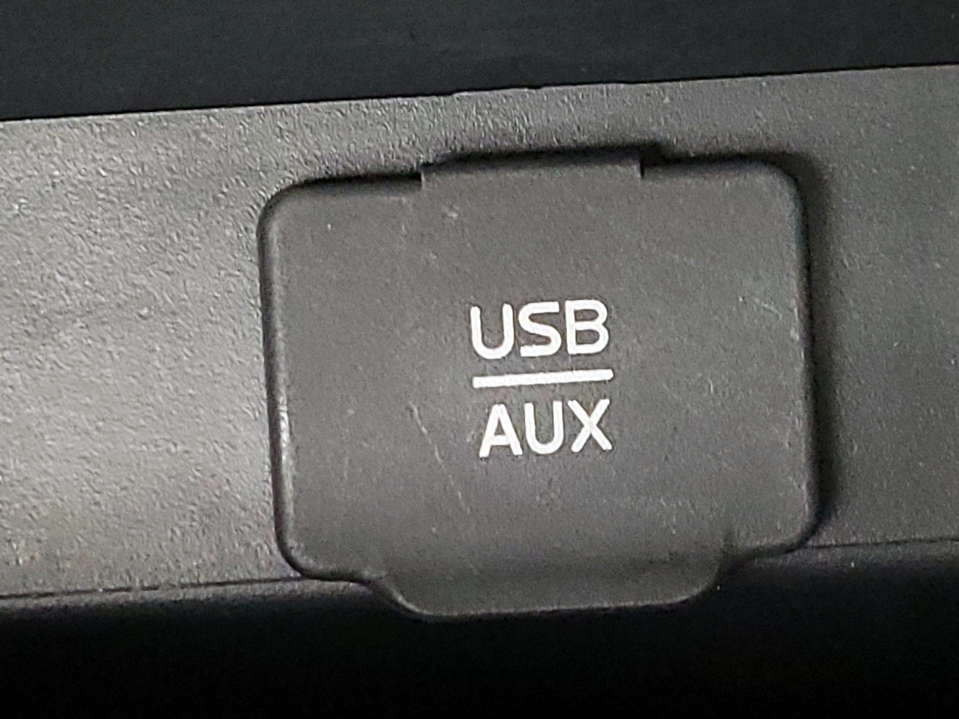 Thumbnail: 2016 Nissan Sentra - 18