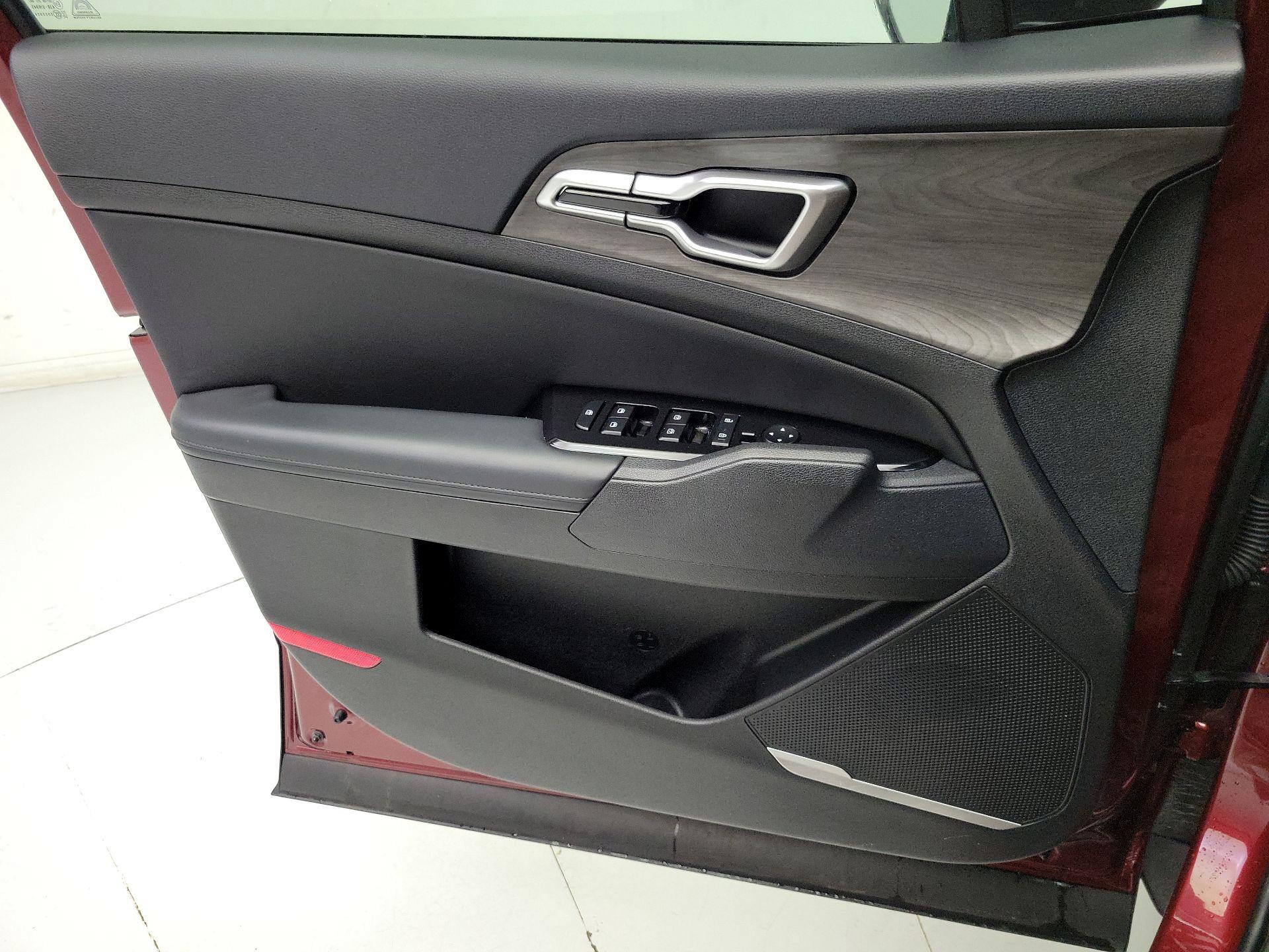 Thumbnail: 2023 Kia Sportage - 12