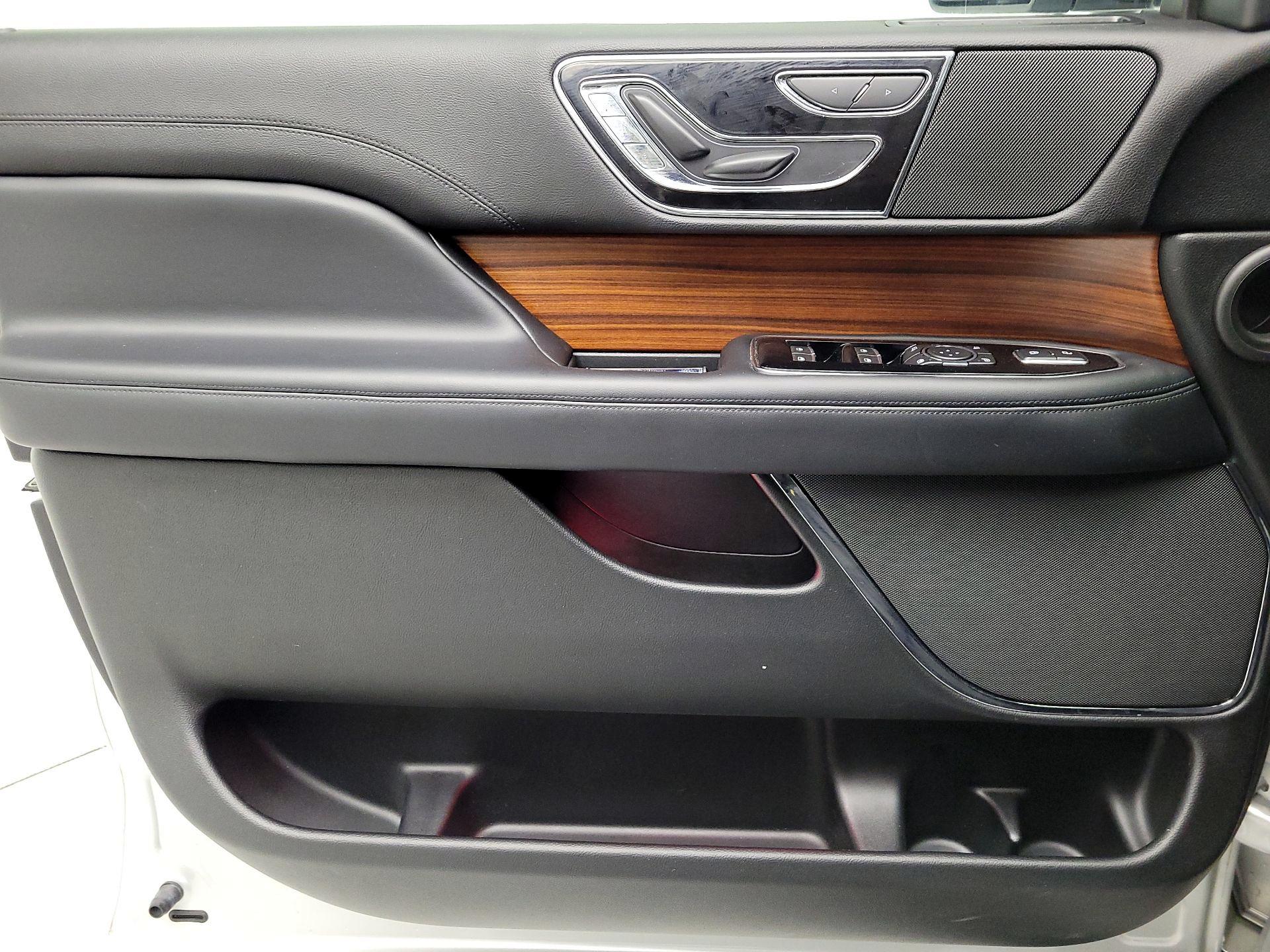 Thumbnail: 2019 Lincoln Navigator - 12