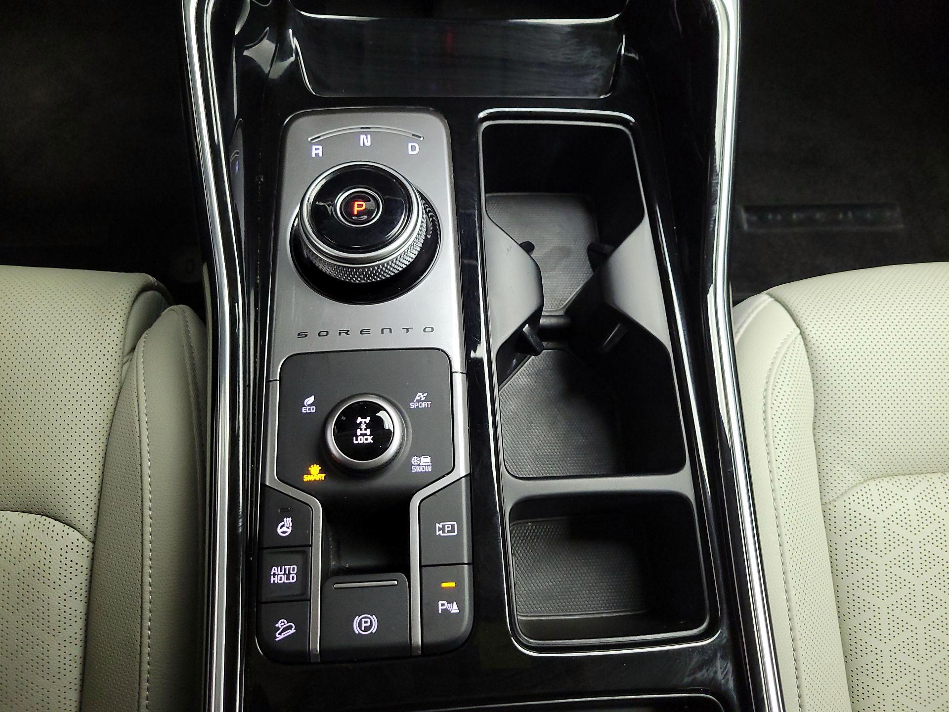 Thumbnail: 2023 Kia Sorento - 18