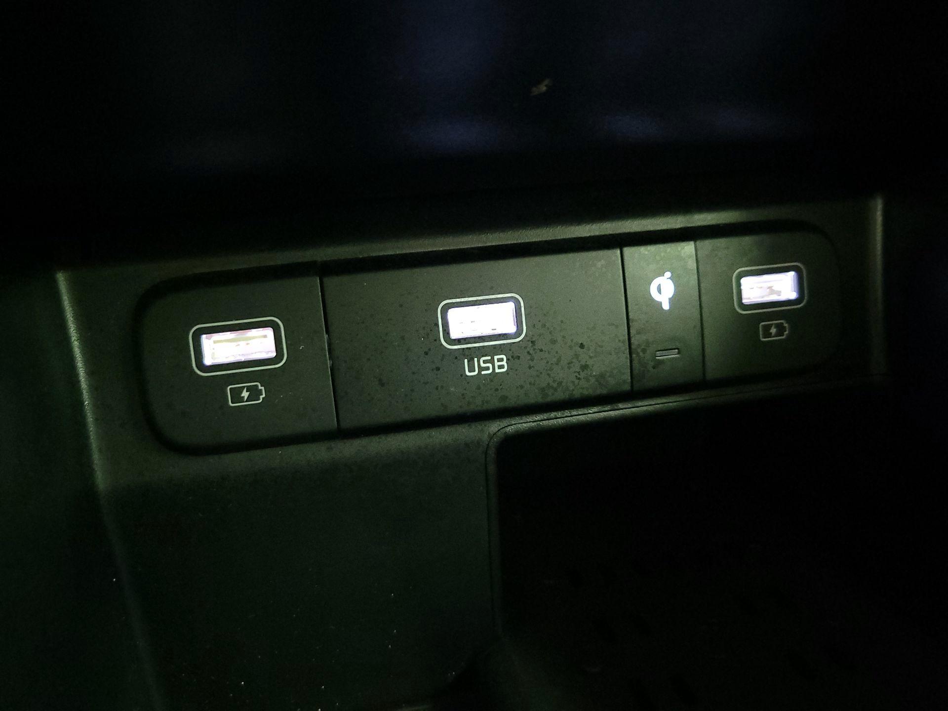 Thumbnail: 2023 Kia Sorento - 19